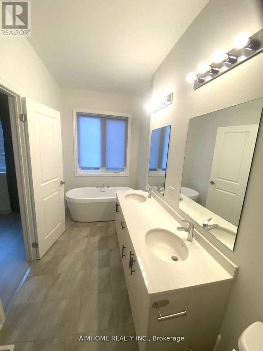 168 Tempel Street, Richmond Hill, Ontario  L4E 1J2 - Photo 8 - N12588644