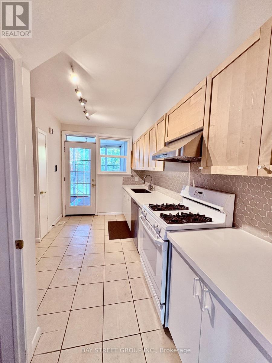 2175 Wiseman Court, Mississauga, Ontario  L5J 1P3 - Photo 10 - W12588648