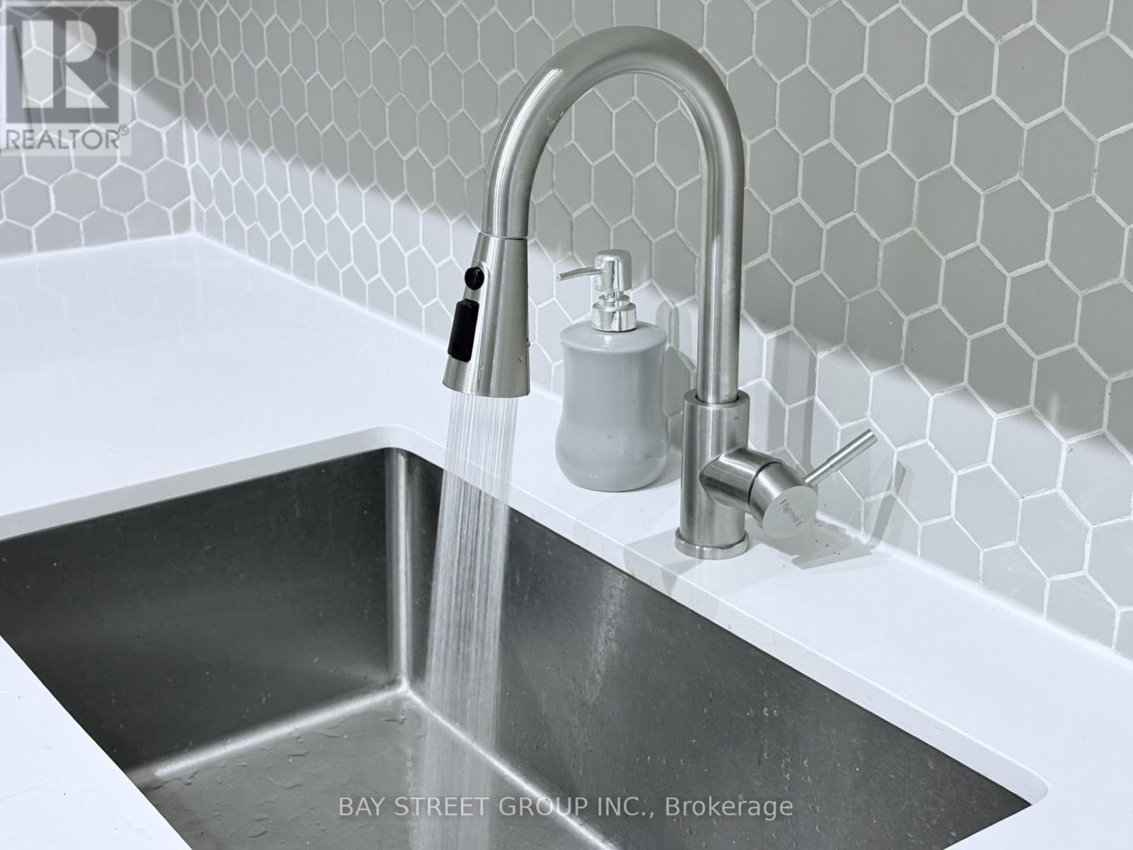 2175 Wiseman Court, Mississauga, Ontario  L5J 1P3 - Photo 12 - W12588648