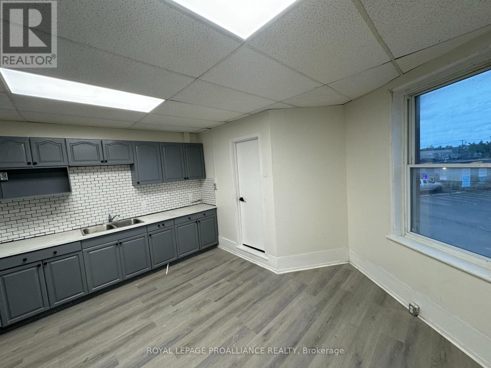 B - 48 King Street, Quinte West, Ontario  K8V 3V8 - Photo 4 - X12507528