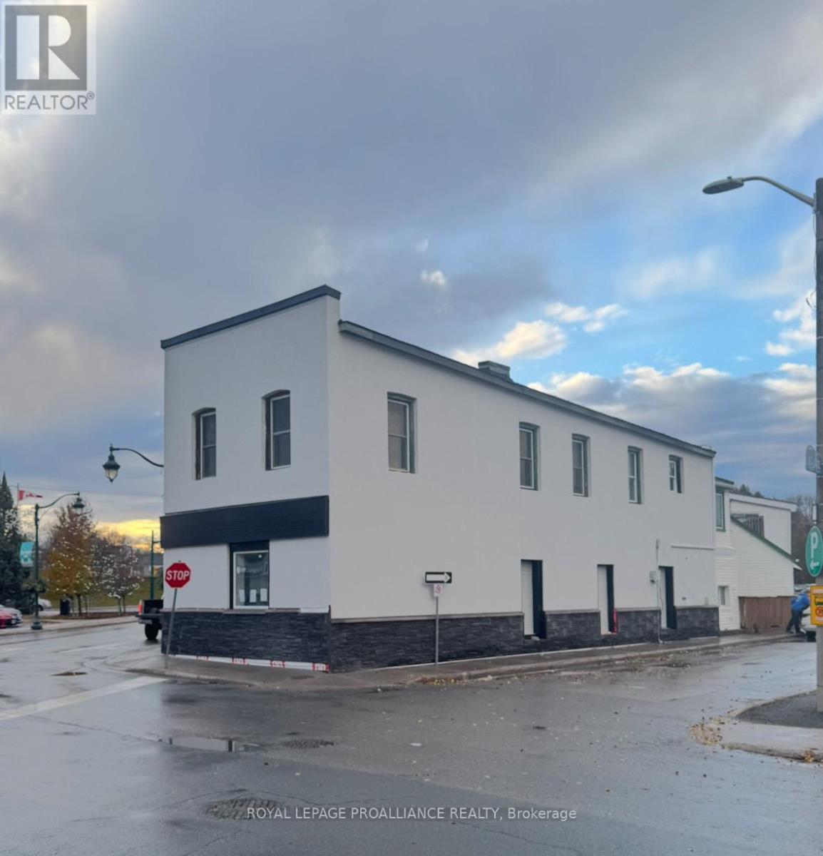 B - 48 King Street, Quinte West, Ontario  K8V 3V8 - Photo 8 - X12507528