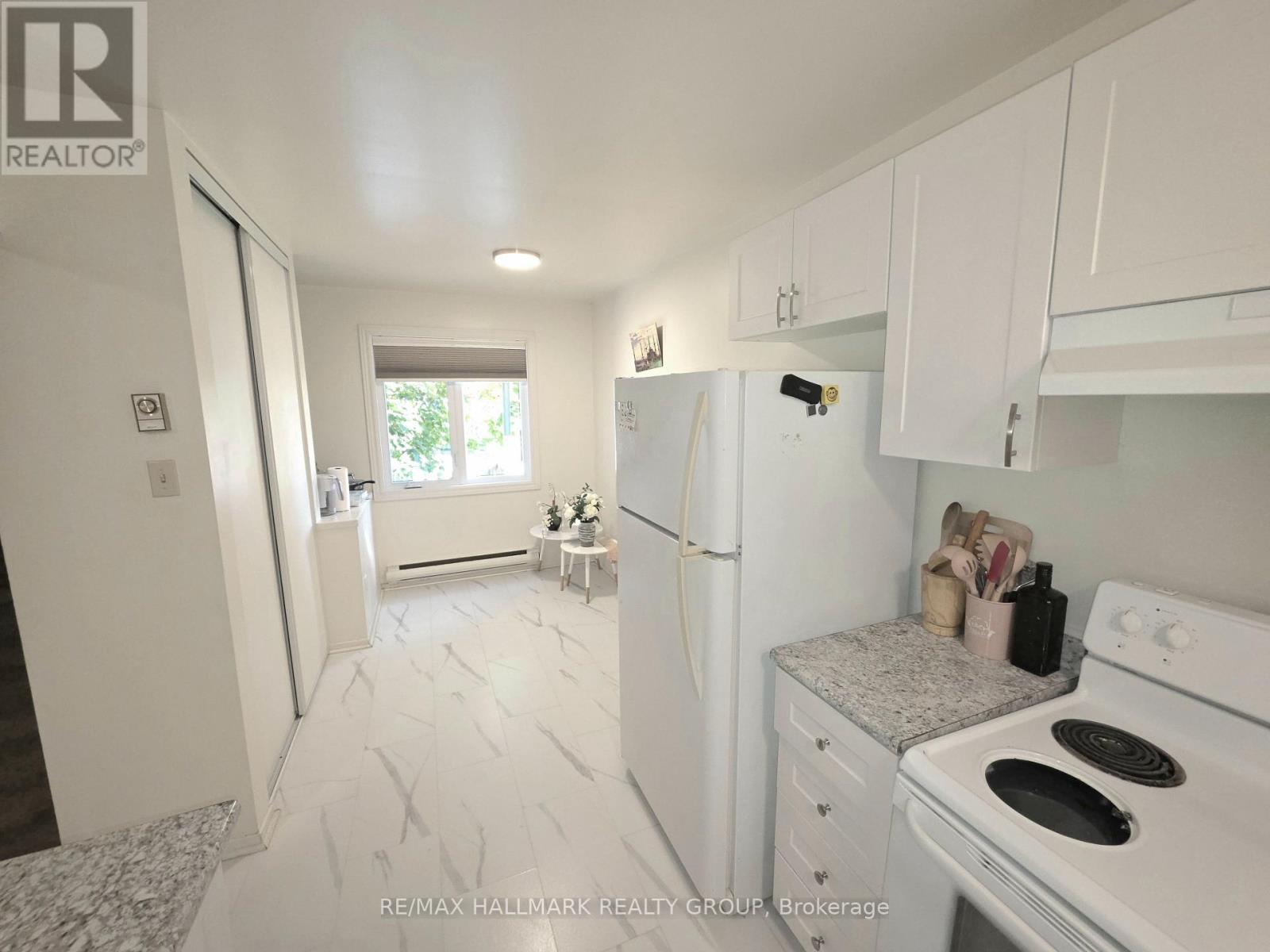 104 Salter Crescent, Ottawa, Ontario  K2K 1Y7 - Photo 5 - X12491318