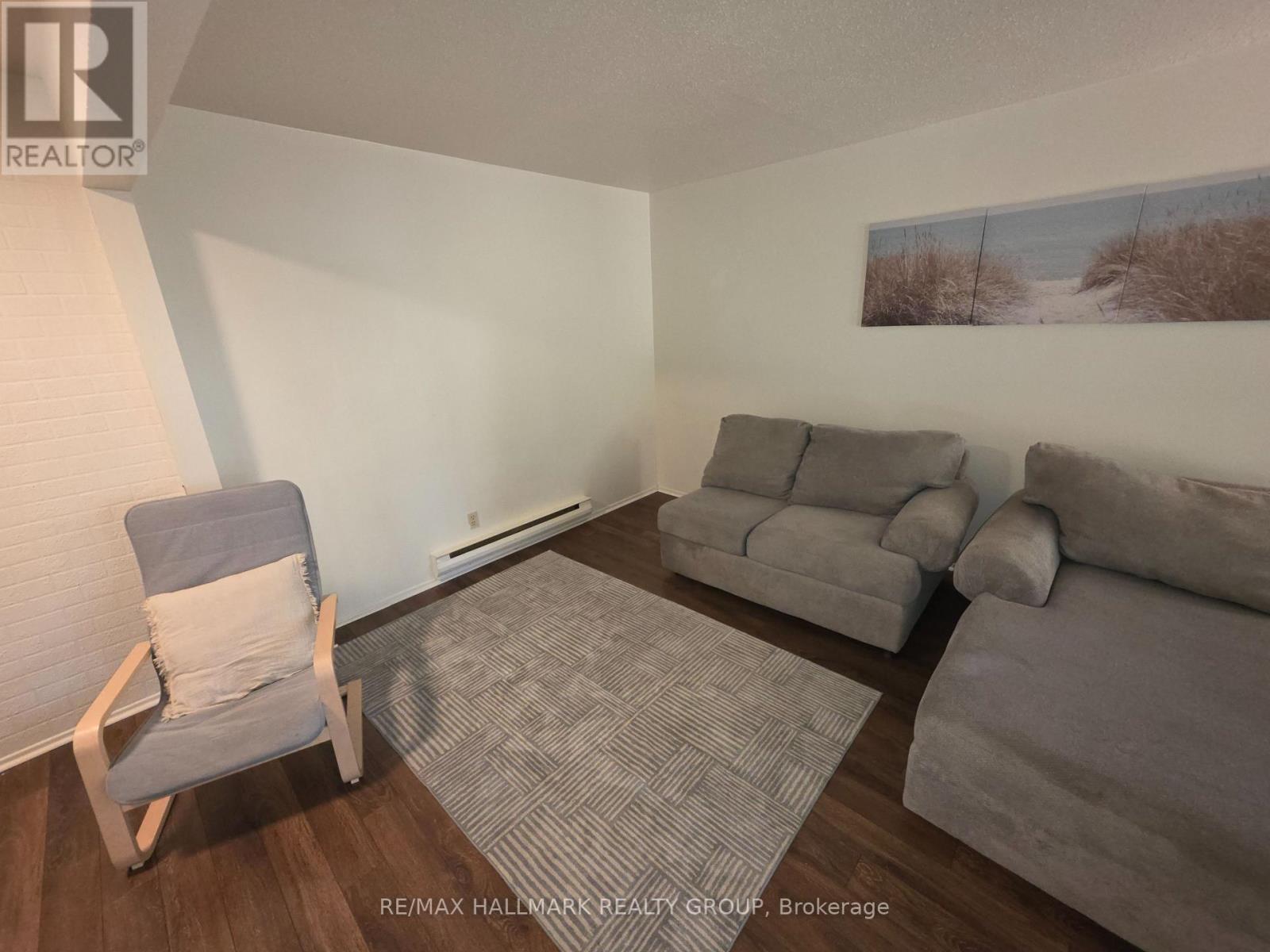 104 Salter Crescent, Ottawa, Ontario  K2K 1Y7 - Photo 4 - X12491318