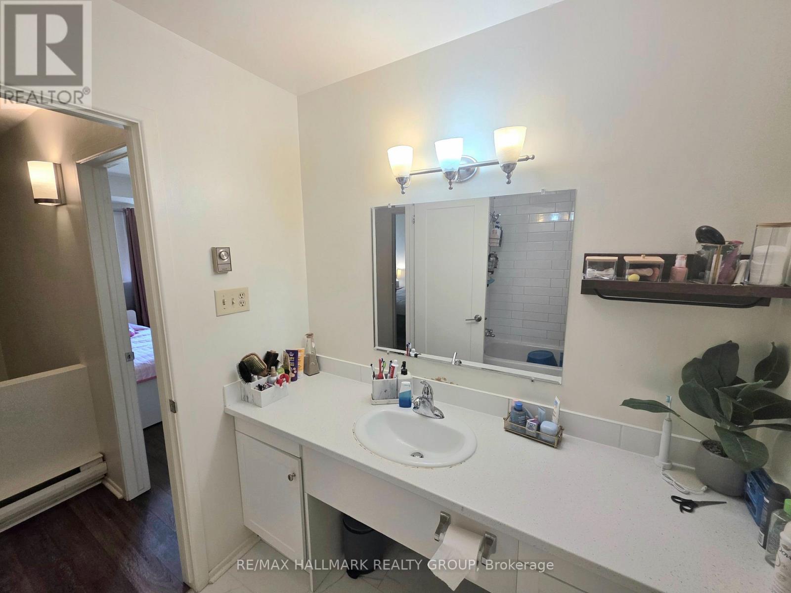 104 Salter Crescent, Ottawa, Ontario  K2K 1Y7 - Photo 9 - X12491318