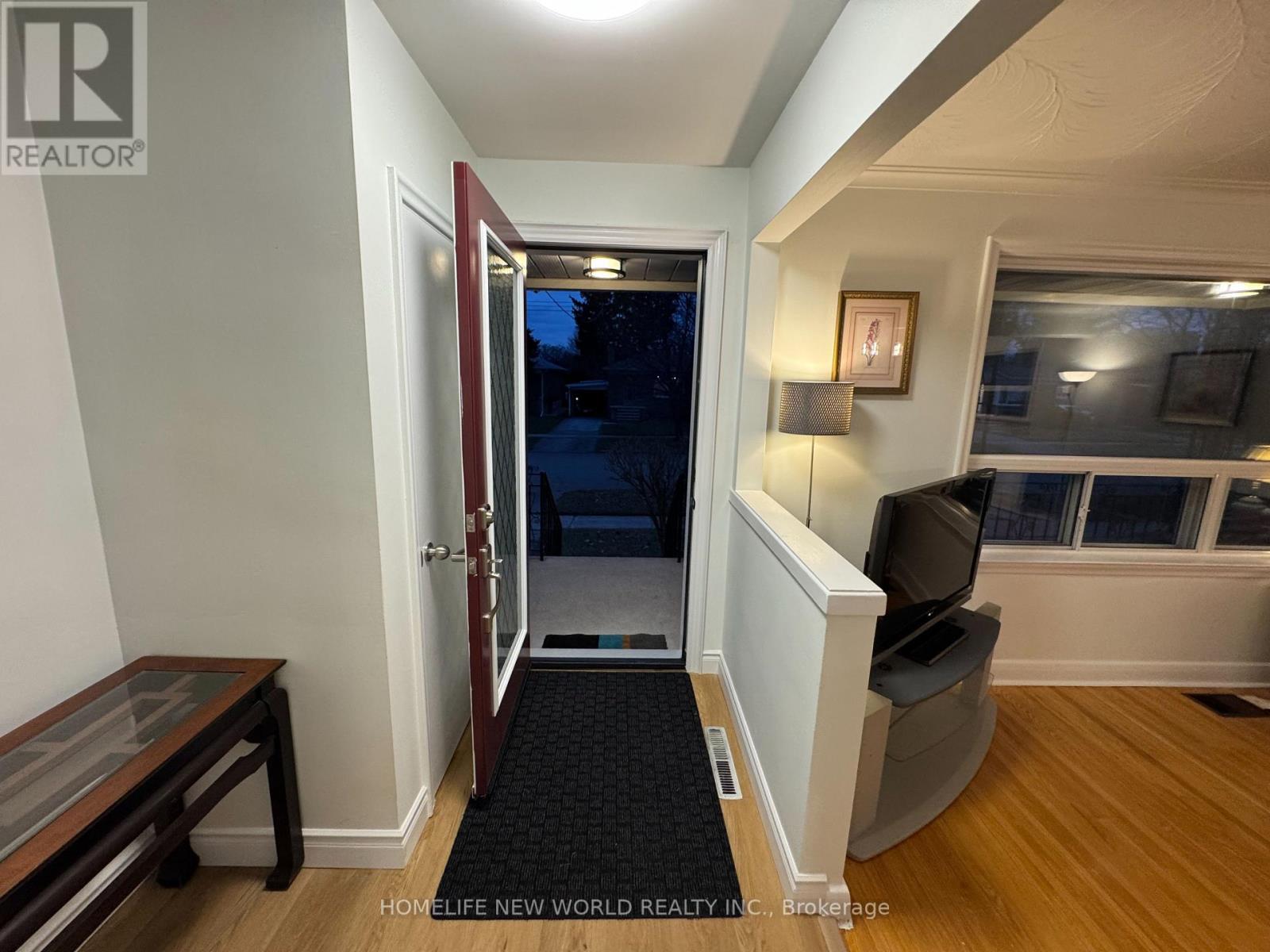 61 Gilroy Drive, Toronto, Ontario  M1P 2A2 - Photo 9 - E12588682