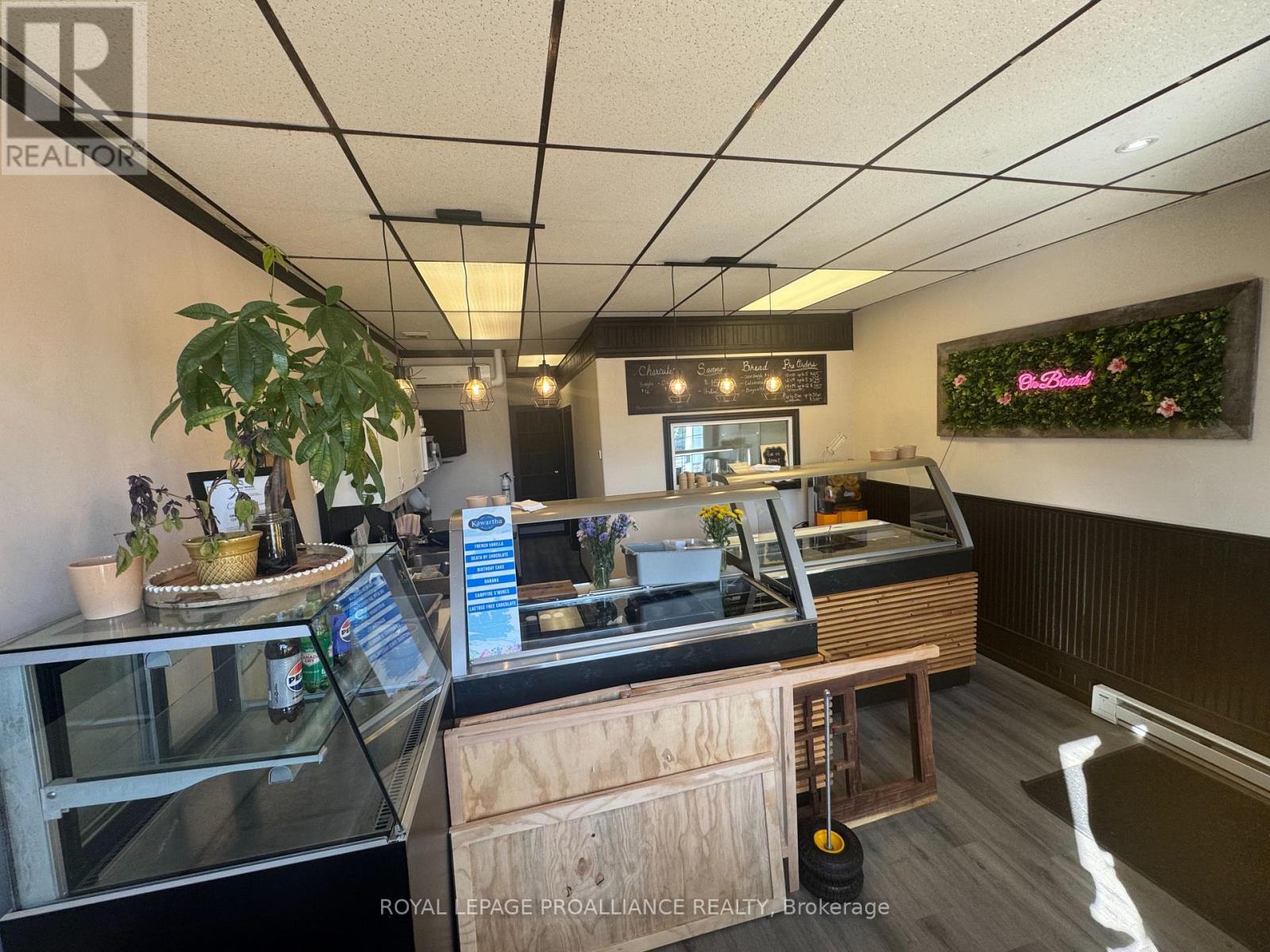 48 King Street Nw, Quinte West, Ontario  K8V 3V8 - Photo 4 - X12446440