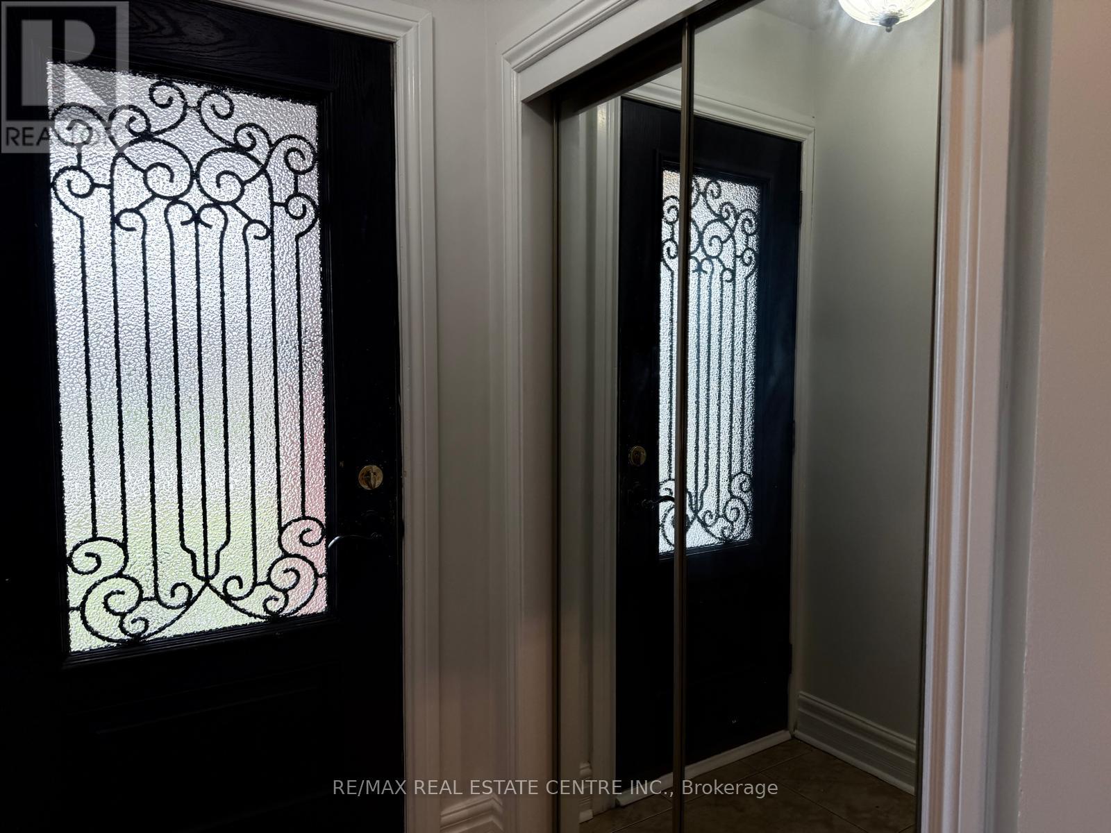 441 Saville Crescent, Oakville, Ontario  L6L 3T9 - Photo 2 - W12519034