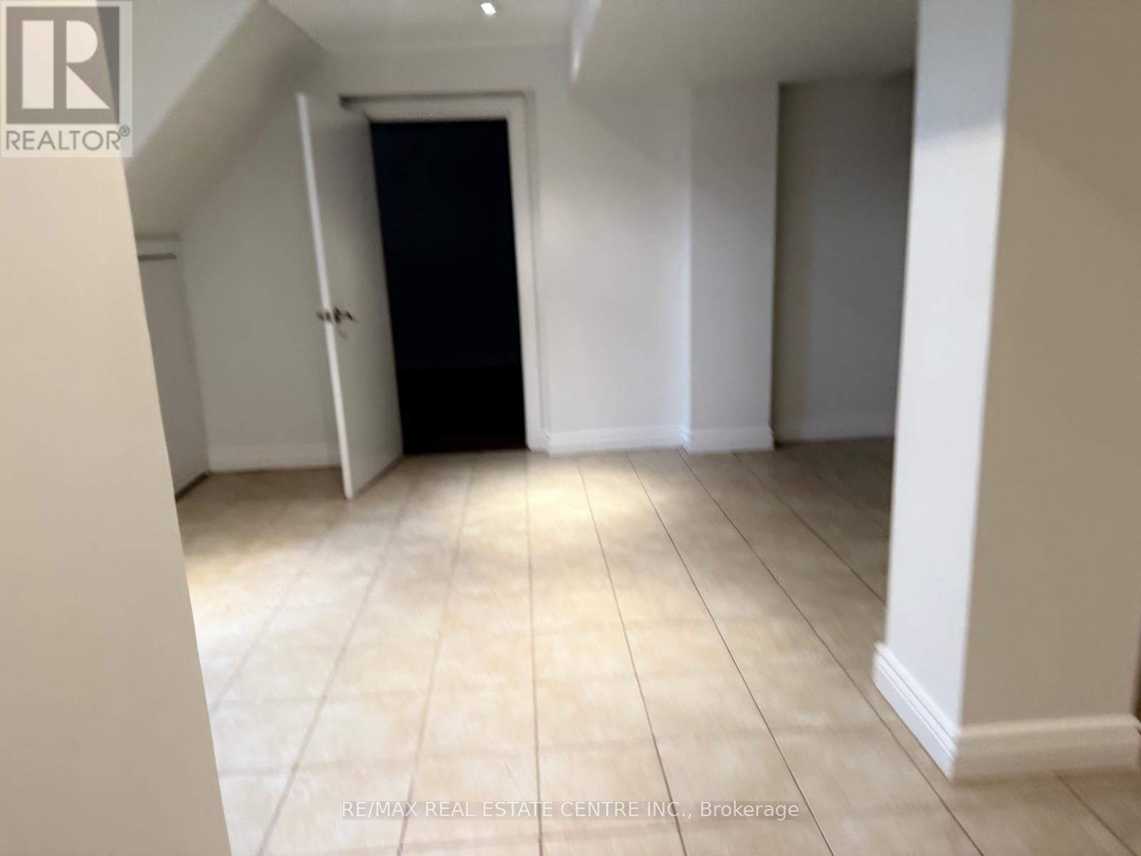 441 Saville Crescent, Oakville, Ontario  L6L 3T9 - Photo 15 - W12519034