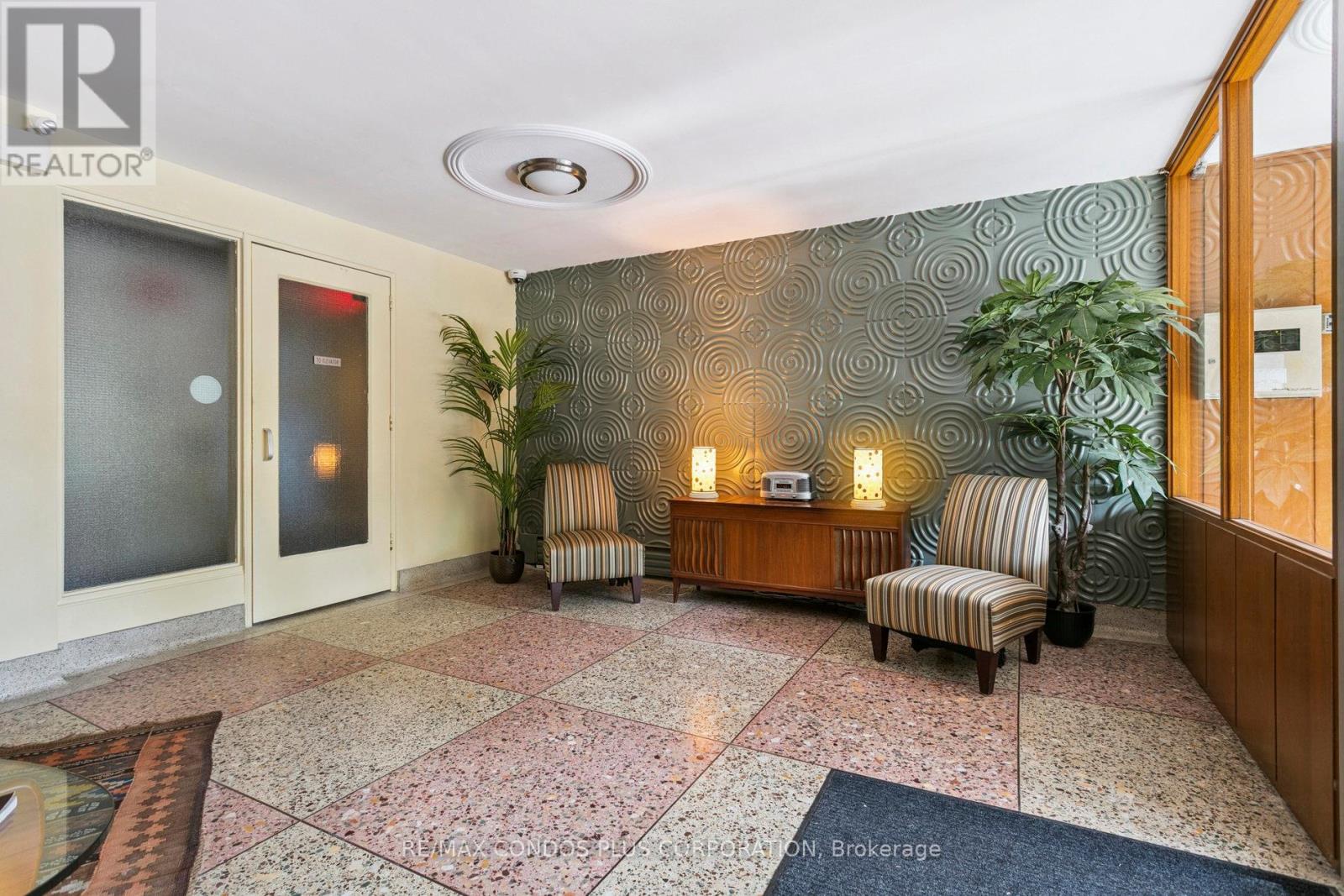 101 - 185 Stephen Drive W, Toronto, Ontario  M8Y 3N5 - Photo 5 - W12569032