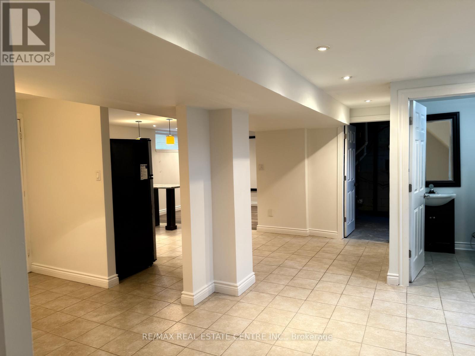 441 Saville Crescent, Oakville, Ontario  L6L 3T9 - Photo 9 - W12519034