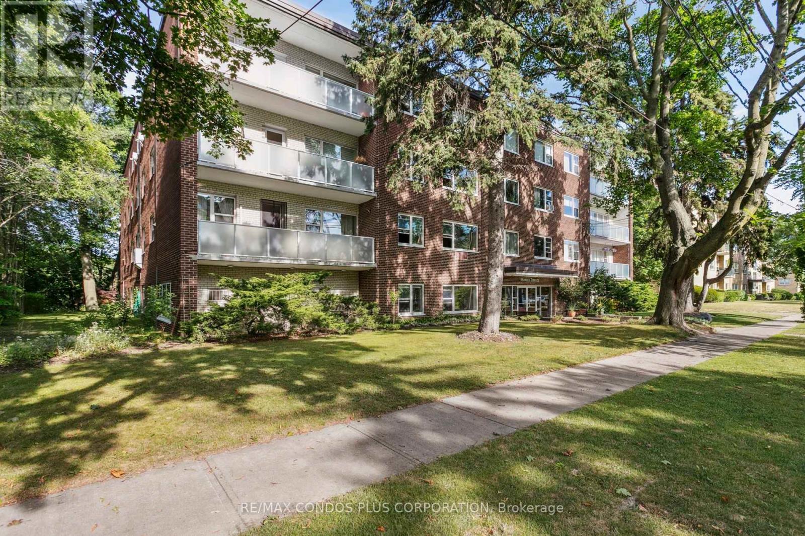 101 - 185 Stephen Drive W, Toronto, Ontario  M8Y 3N5 - Photo 2 - W12569032
