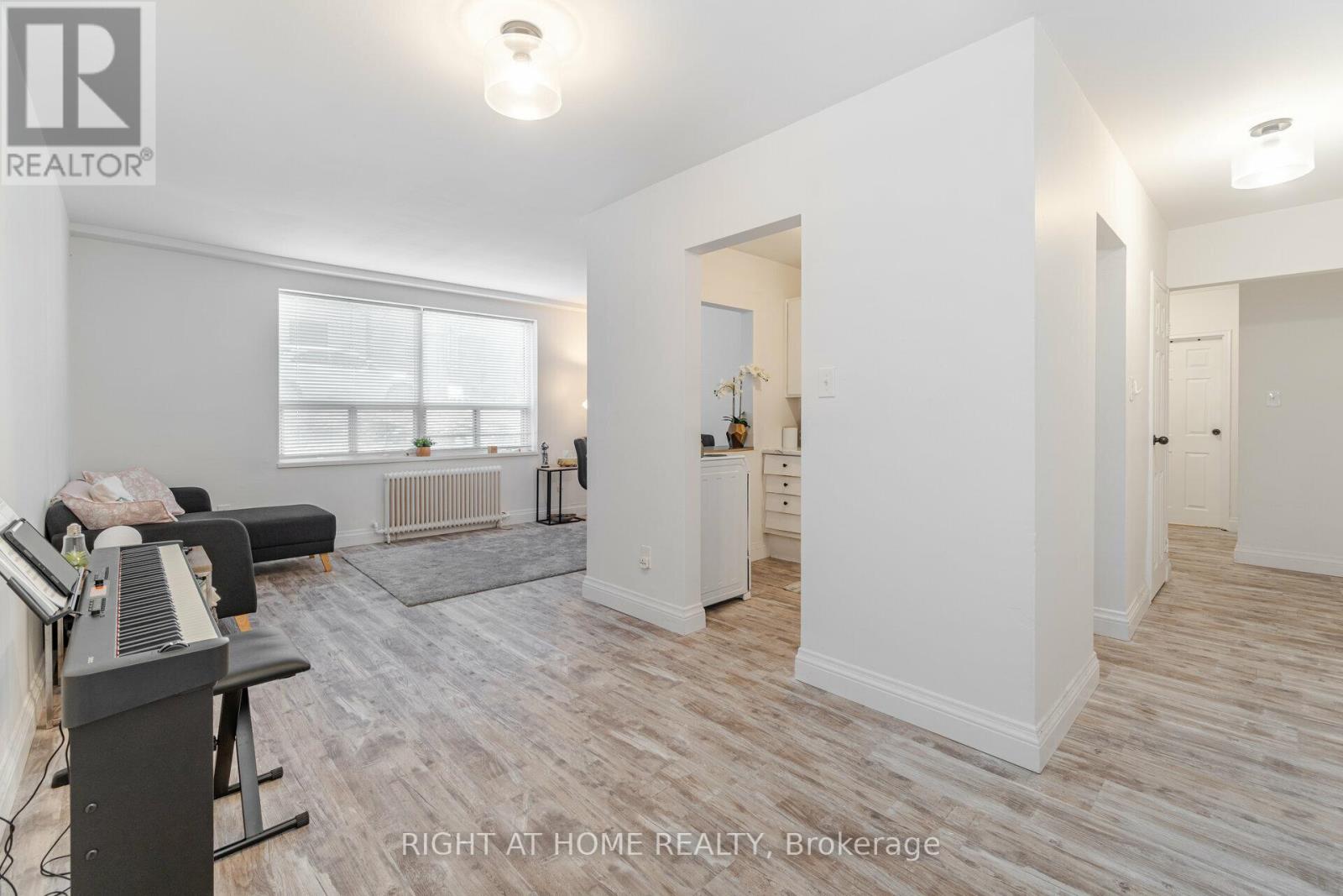 103 - 57 Mericourt Road, Hamilton (Ainslie Wood), Ontario  L8S 2N5 - Photo 5 - X12588674