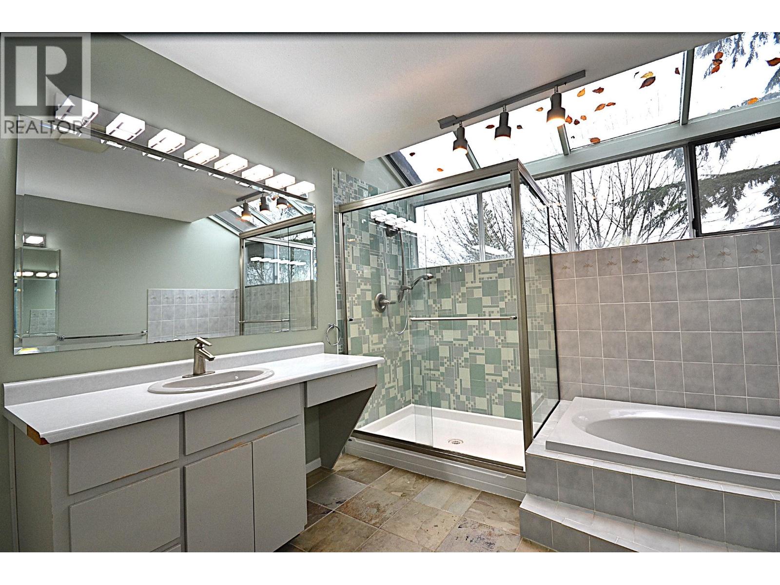 1092 Corona Crescent, Coquitlam, British Columbia  V3J 7J3 - Photo 16 - R3070992