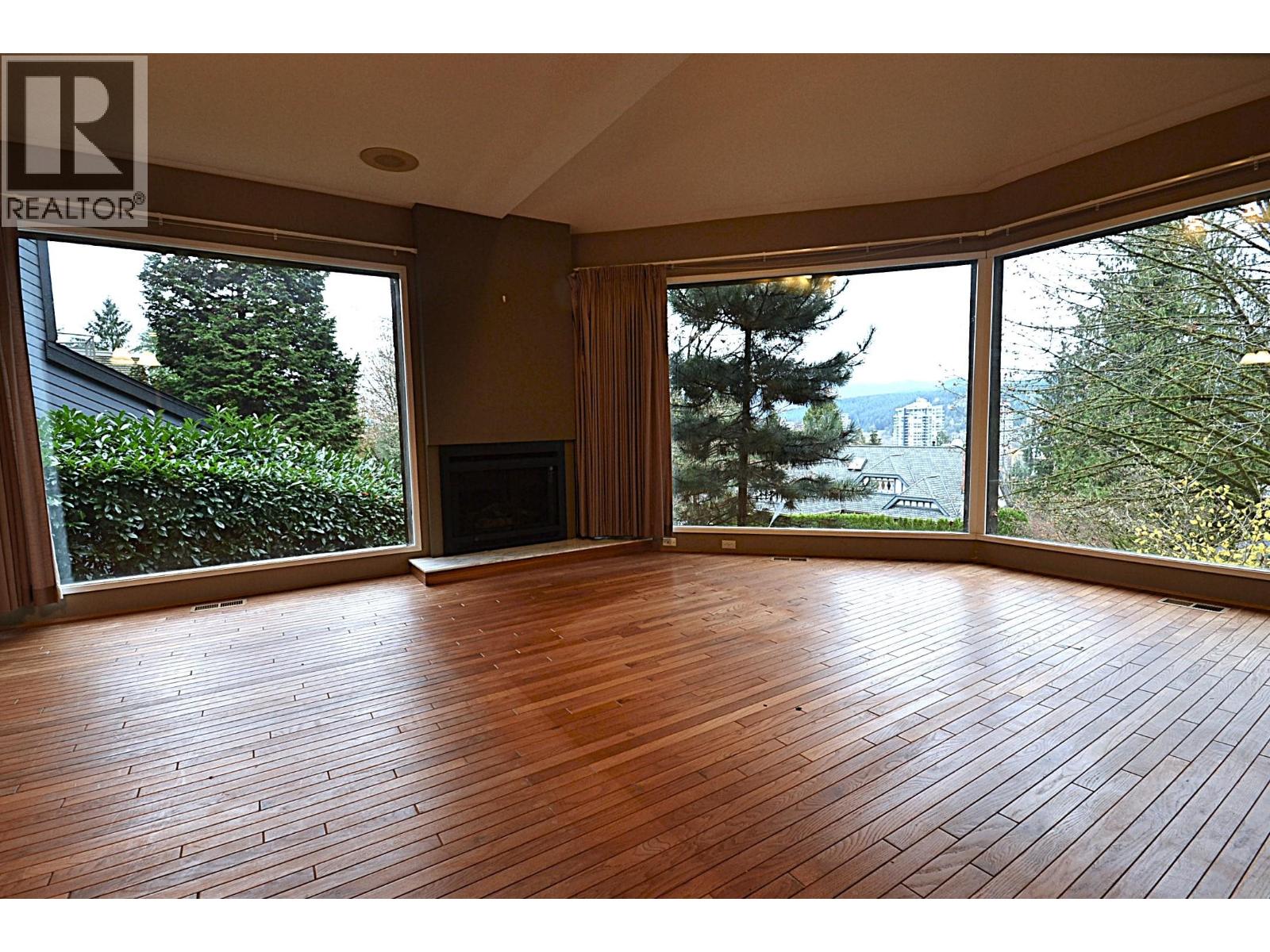 1092 Corona Crescent, Coquitlam, British Columbia  V3J 7J3 - Photo 4 - R3070992