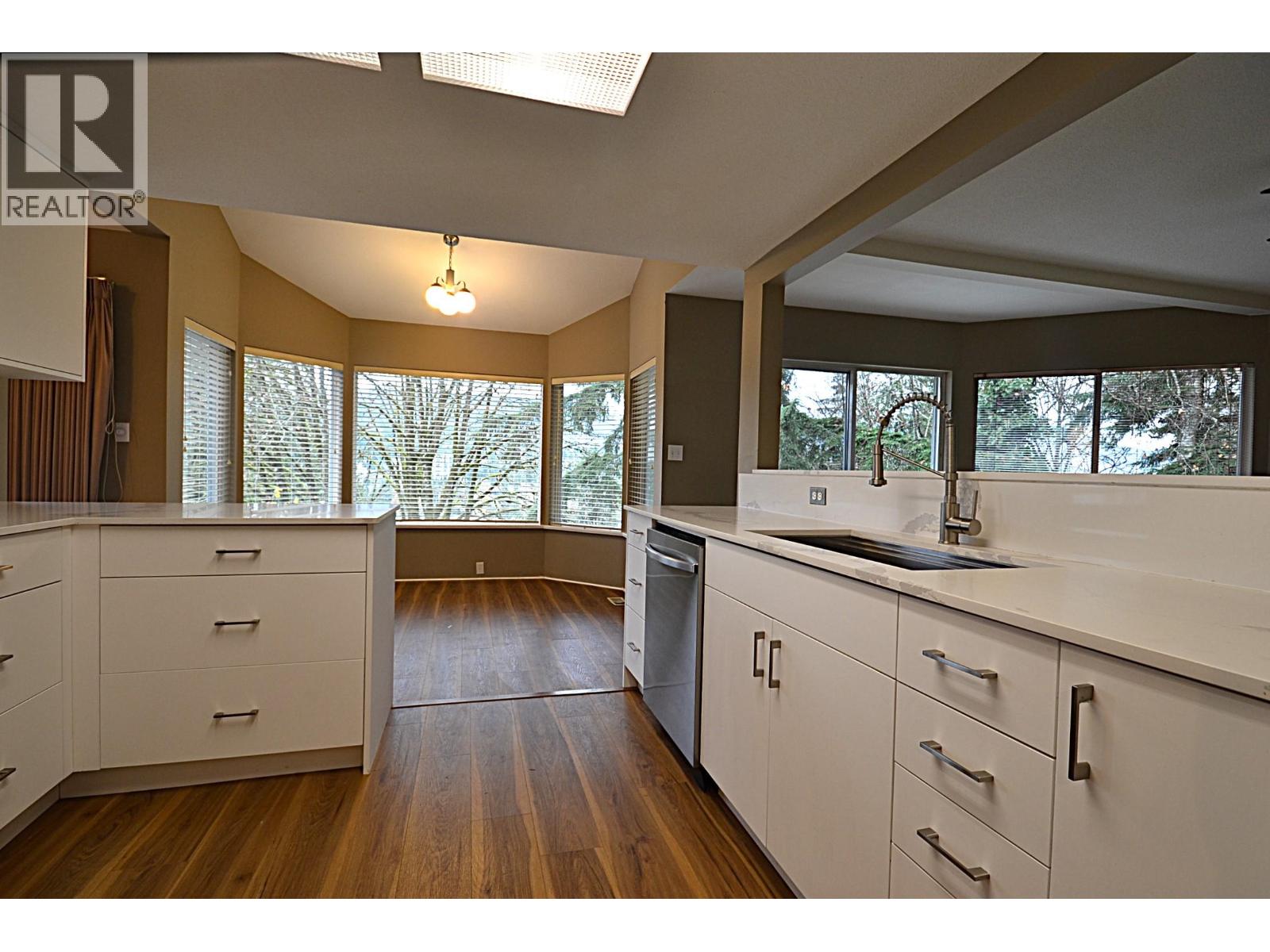 1092 Corona Crescent, Coquitlam, British Columbia  V3J 7J3 - Photo 9 - R3070992