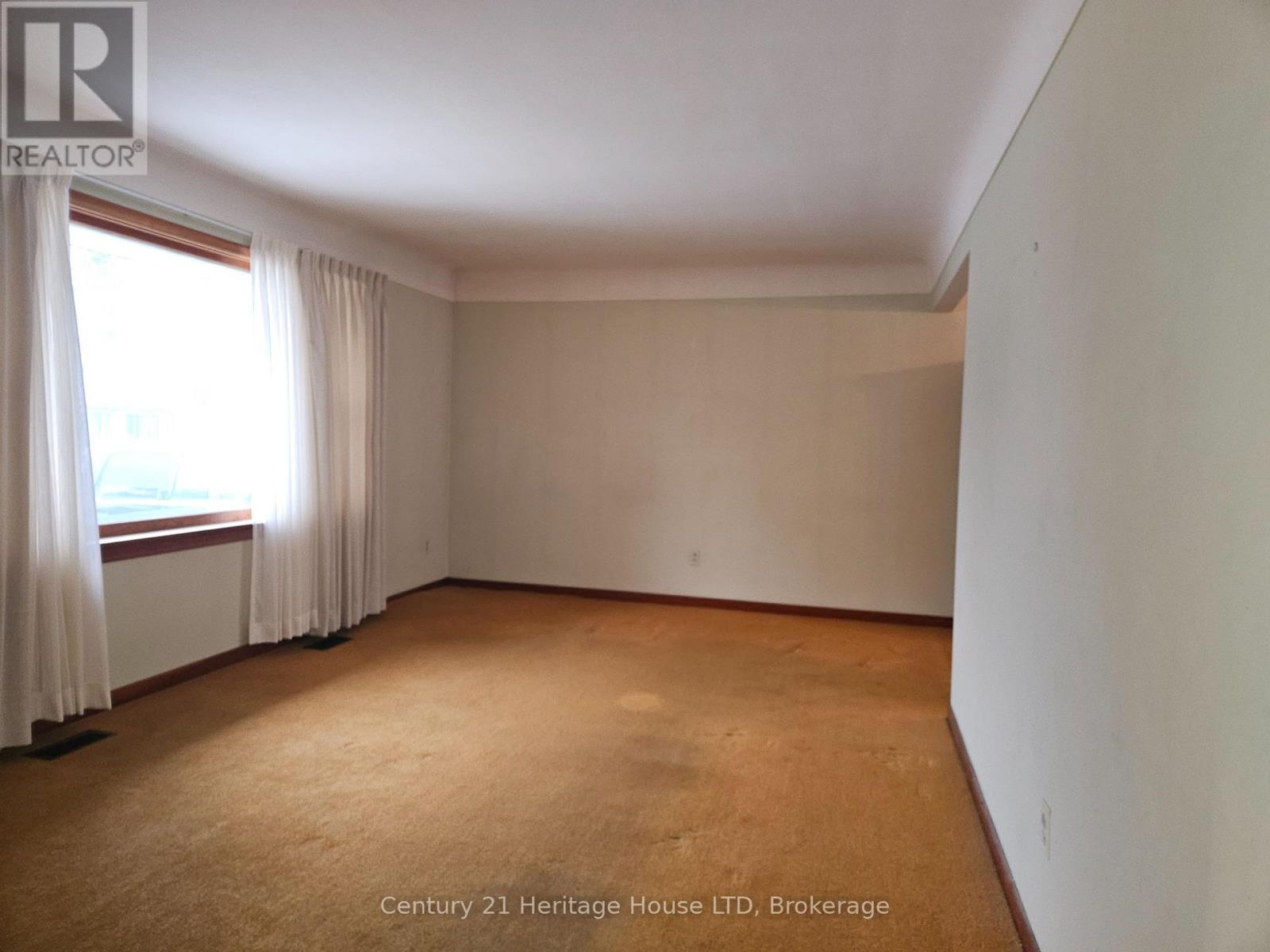 6558 Oneil Street, Niagara Falls, Ontario  L2J 1N1 - Photo 5 - X12576310