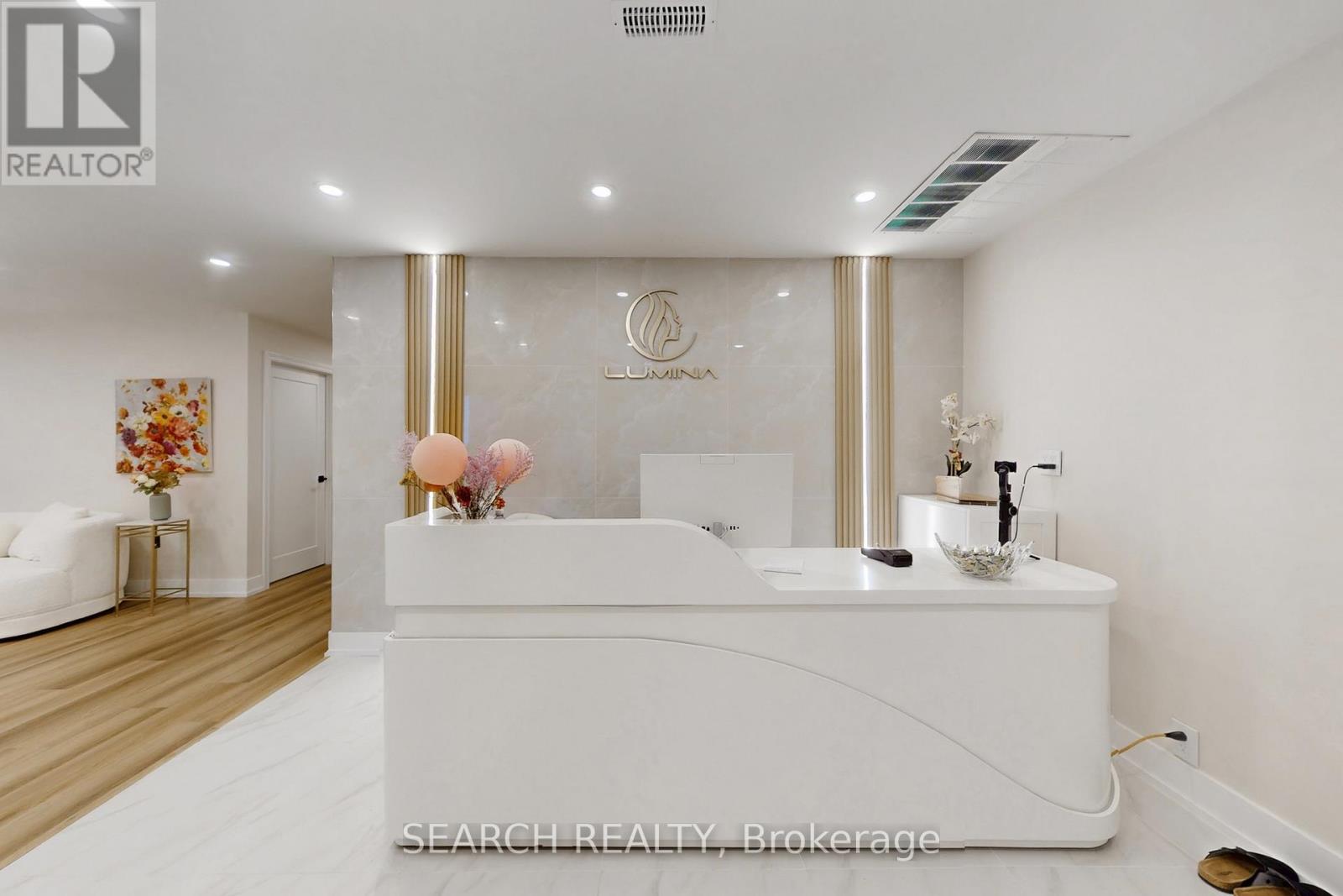 42 Village Centre, Mississauga, Ontario L4Z 1V9 - Photo 5 - W12588440