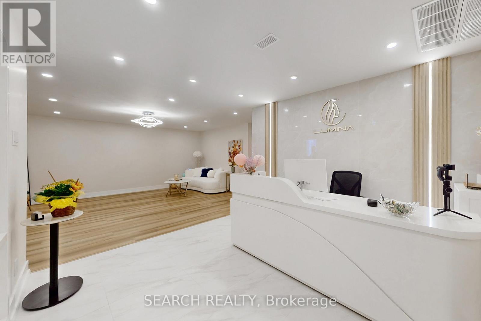 42 Village Centre, Mississauga, Ontario L4Z 1V9 - Photo 6 - W12588440