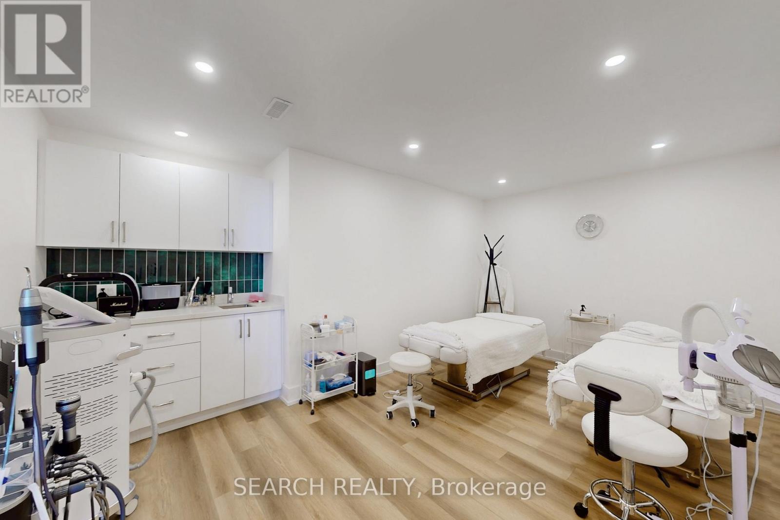 42 Village Centre, Mississauga, Ontario L4Z 1V9 - Photo 10 - W12588440