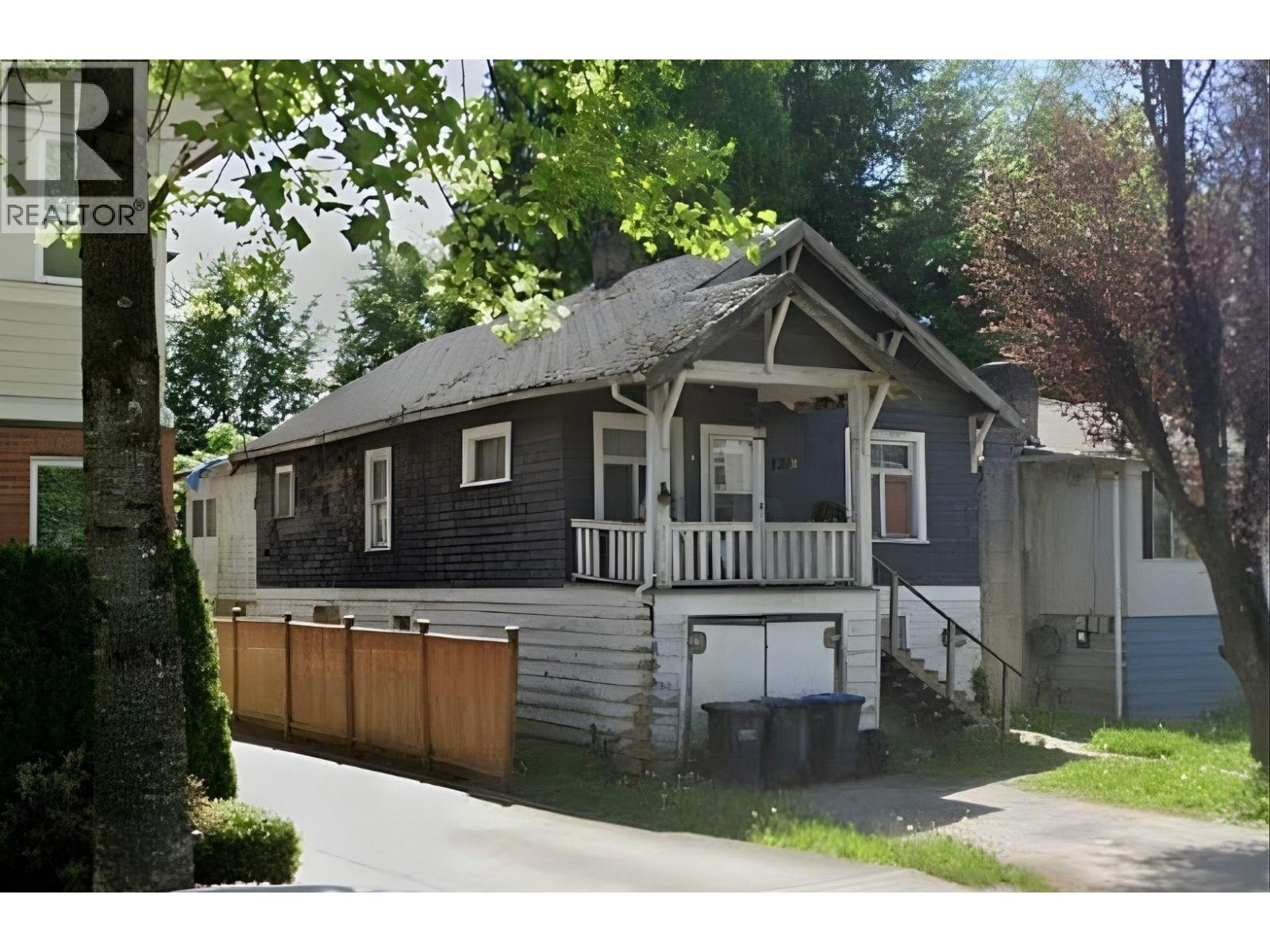 2272 Kelly Avenue, Port Coquitlam, British Columbia  V3C 1X9 - Photo 2 - R3070017