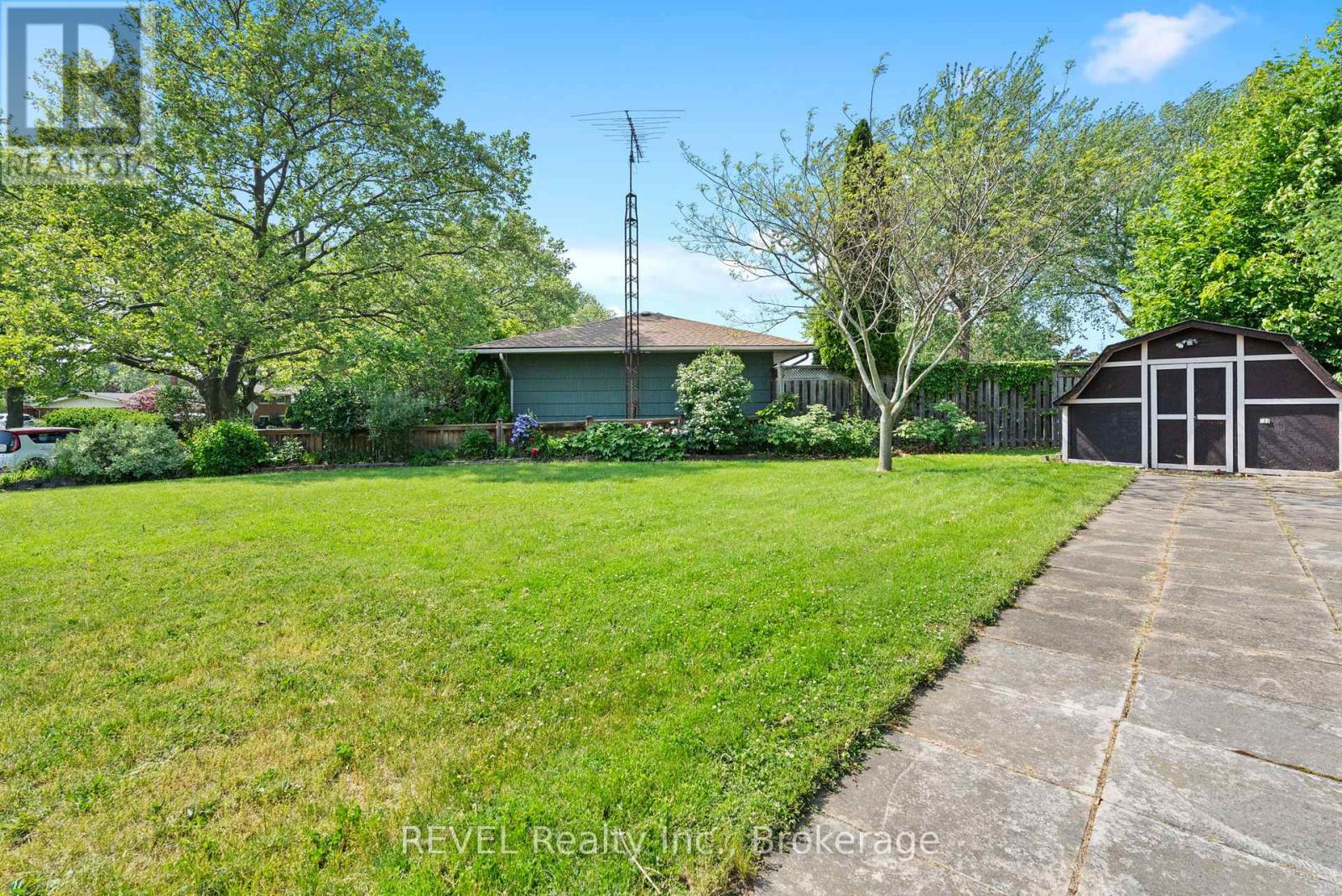 32 Hanson Drive N, St. Catharines, Ontario L2M 2X1 - Photo 14 - X12586196