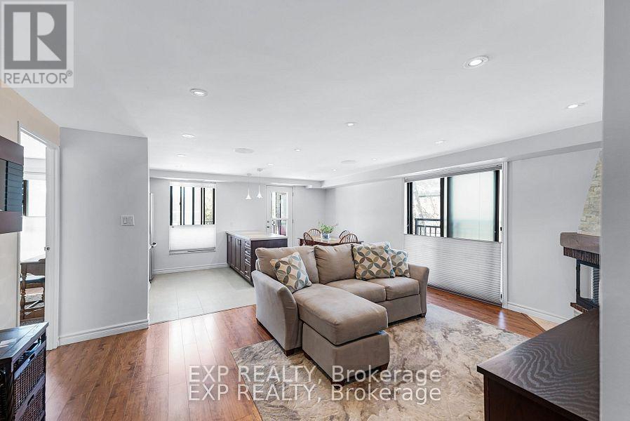 104 - 15390 Yonge Street, Aurora, Ontario L4G 1N8 - Photo 2 - N12588764