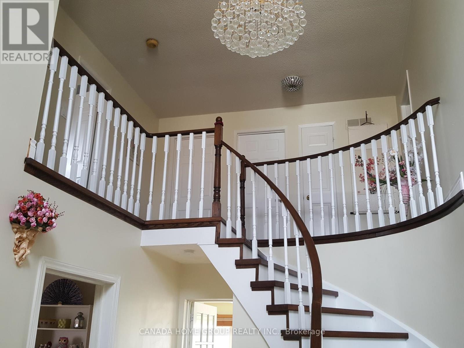 5876 River Grove Avenue, Mississauga, Ontario  L5M 4W2 - Photo 2 - W12588752