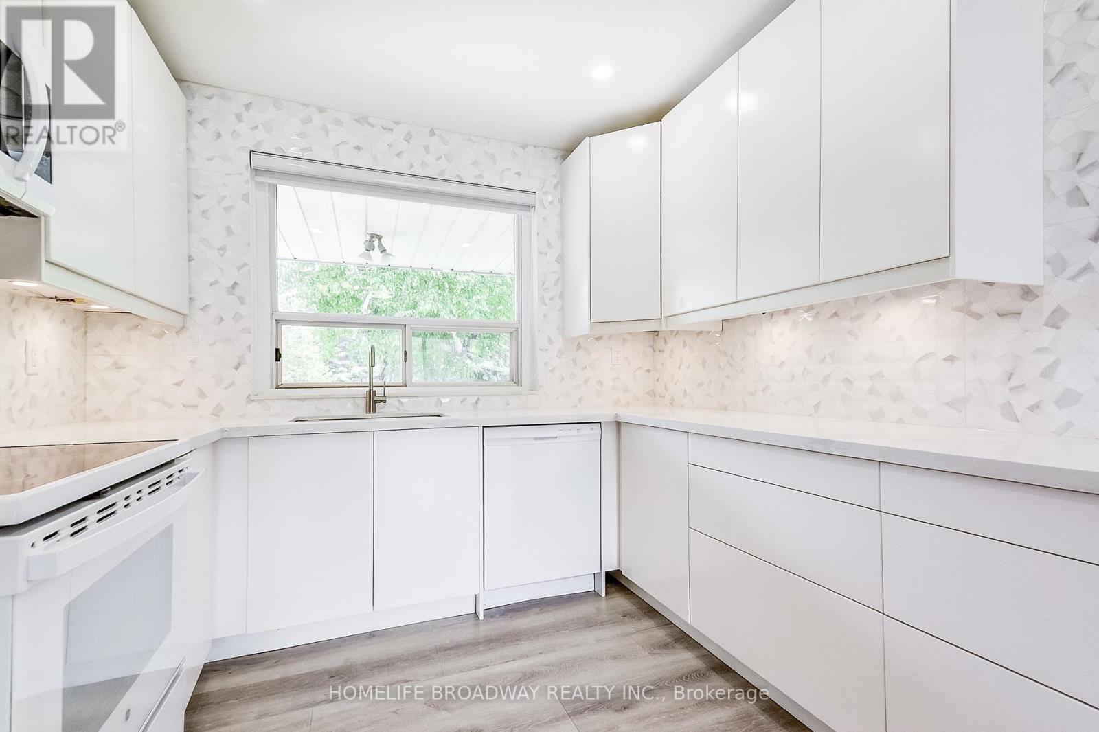 45 Hurlingham Crescent, Toronto, Ontario  M3B 2P9 - Photo 20 - C12204990