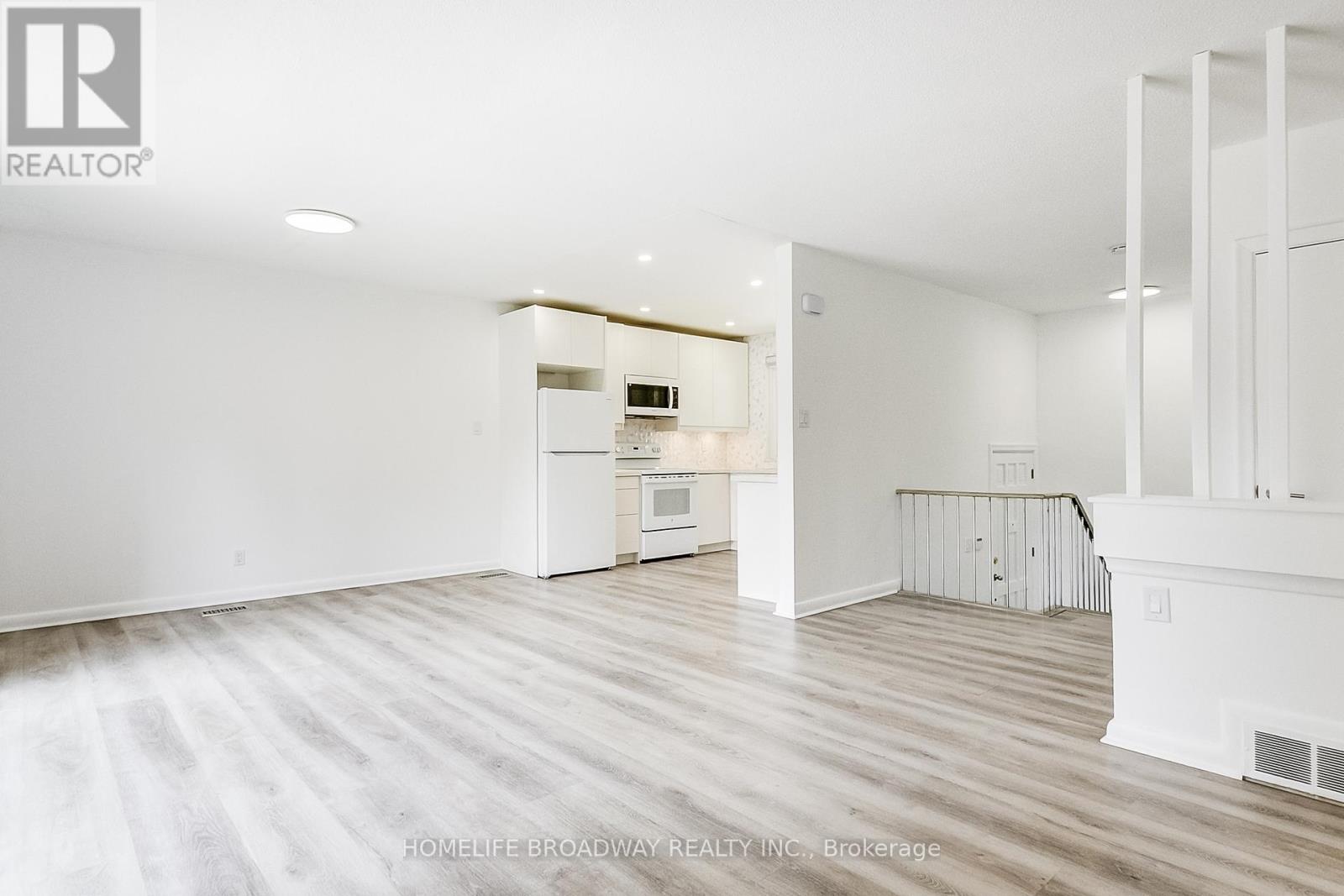 45 Hurlingham Crescent, Toronto, Ontario  M3B 2P9 - Photo 11 - C12204990