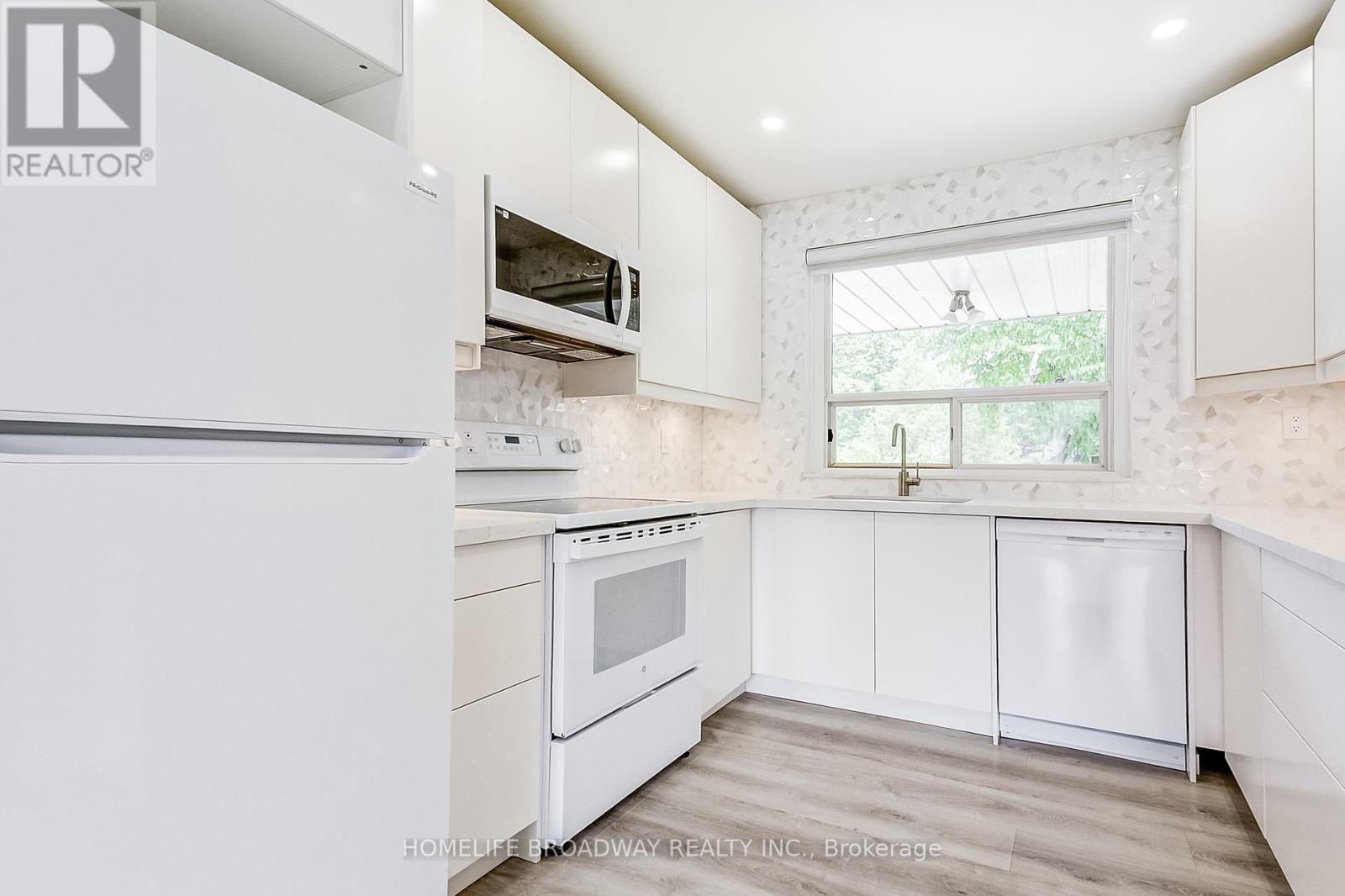 45 Hurlingham Crescent, Toronto, Ontario  M3B 2P9 - Photo 15 - C12204990