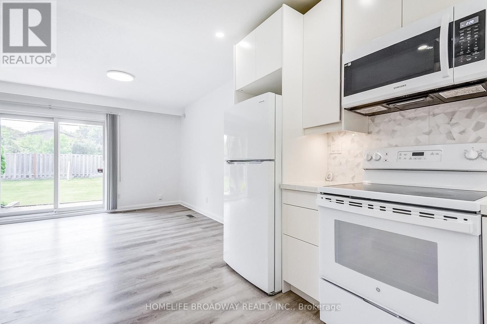 45 Hurlingham Crescent, Toronto, Ontario  M3B 2P9 - Photo 19 - C12204990