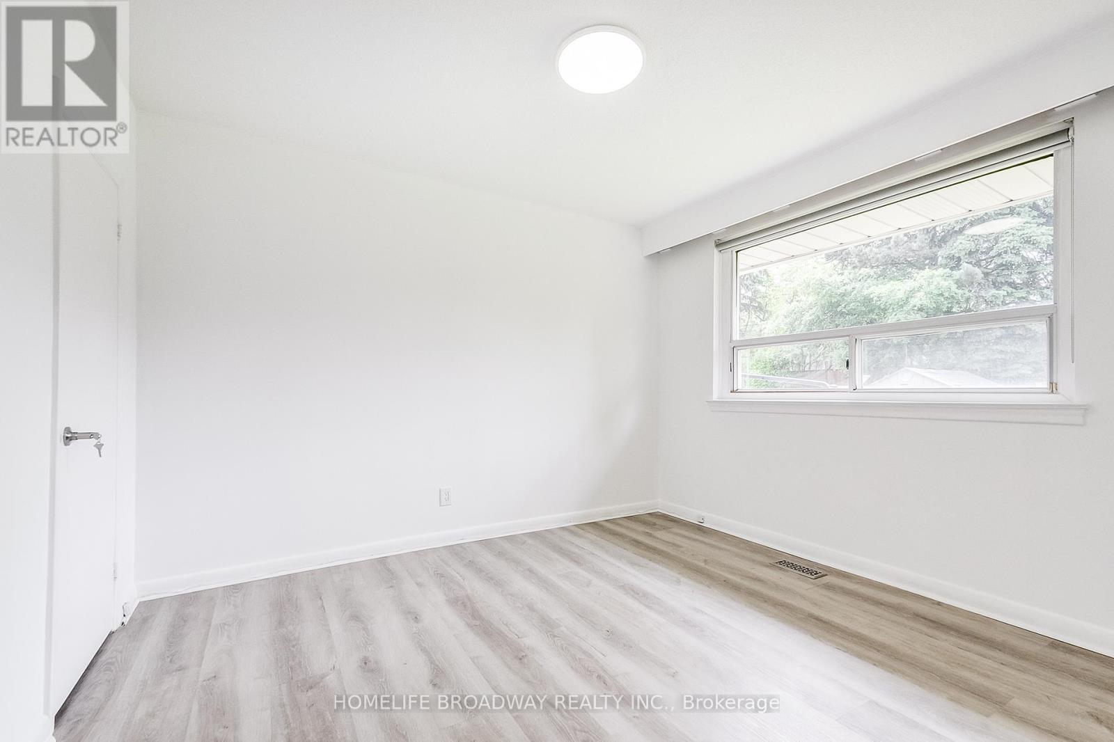 45 Hurlingham Crescent, Toronto, Ontario  M3B 2P9 - Photo 24 - C12204990