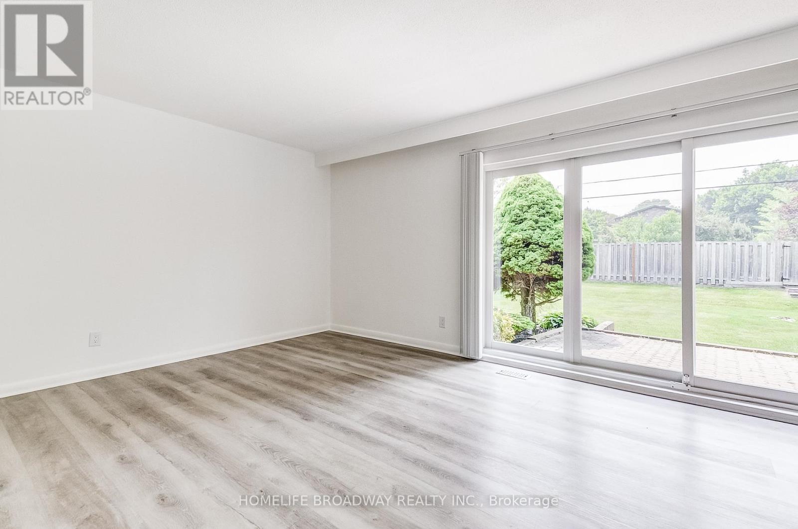 45 Hurlingham Crescent, Toronto, Ontario  M3B 2P9 - Photo 7 - C12204990