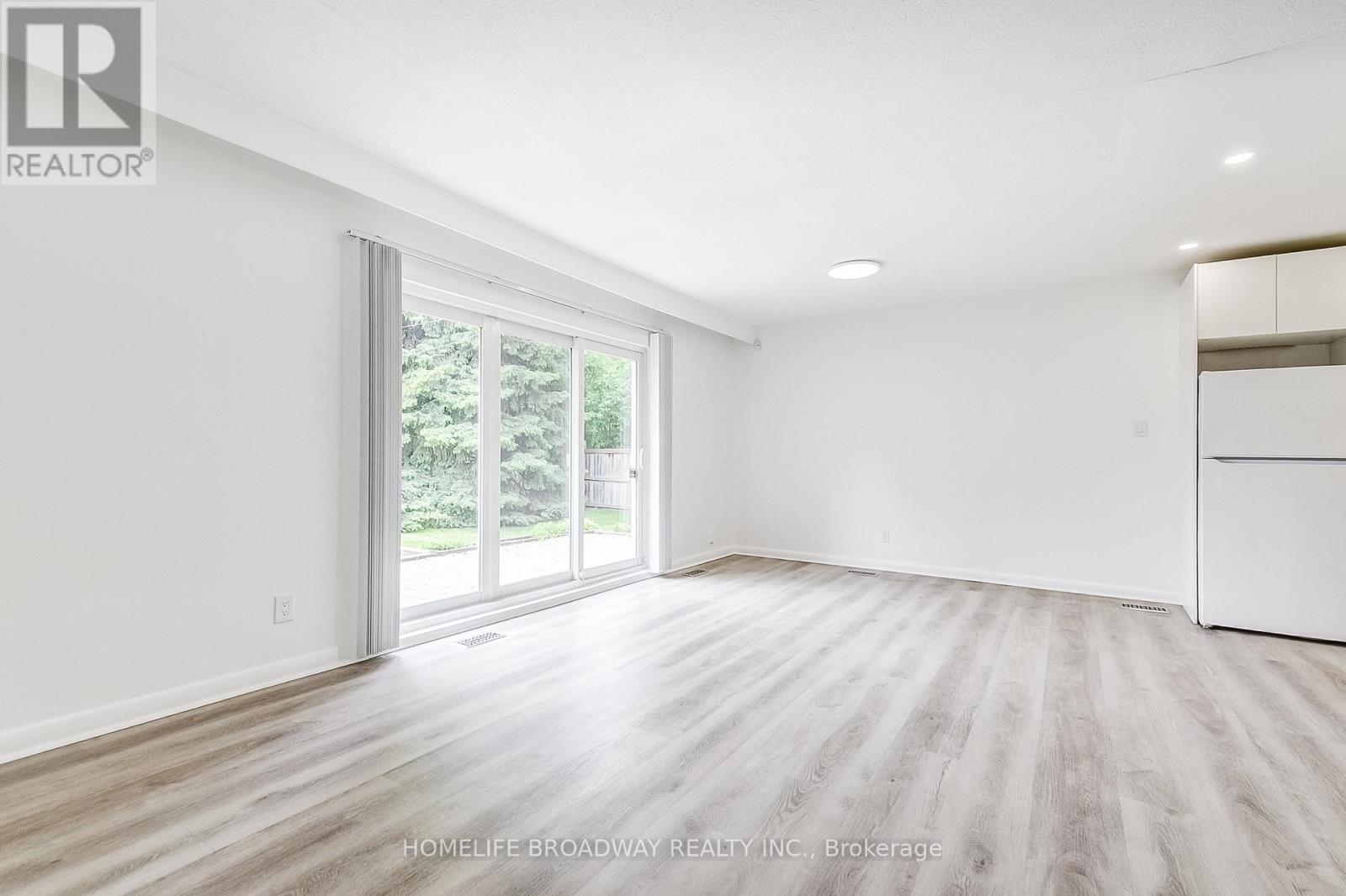 45 Hurlingham Crescent, Toronto, Ontario  M3B 2P9 - Photo 6 - C12204990