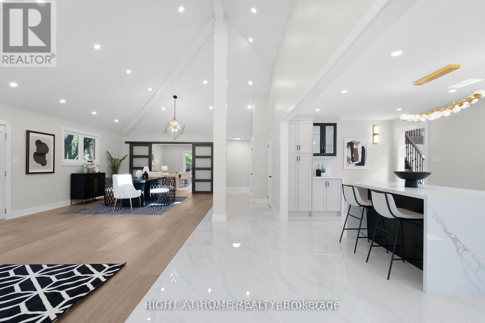 347 Mapledene Drive, Hamilton, Ontario  L9G 2K3 - Photo 5 - X12588760