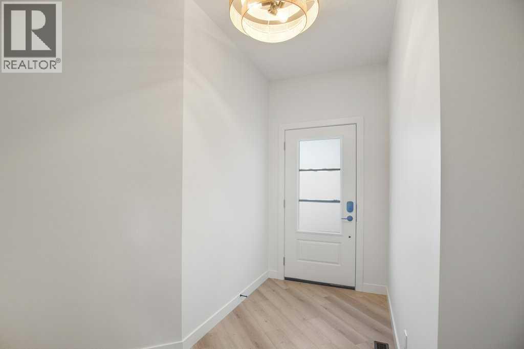 112 Gray Close, Sylvan Lake, Alberta  T4S 0W4 - Photo 2 - A2264358