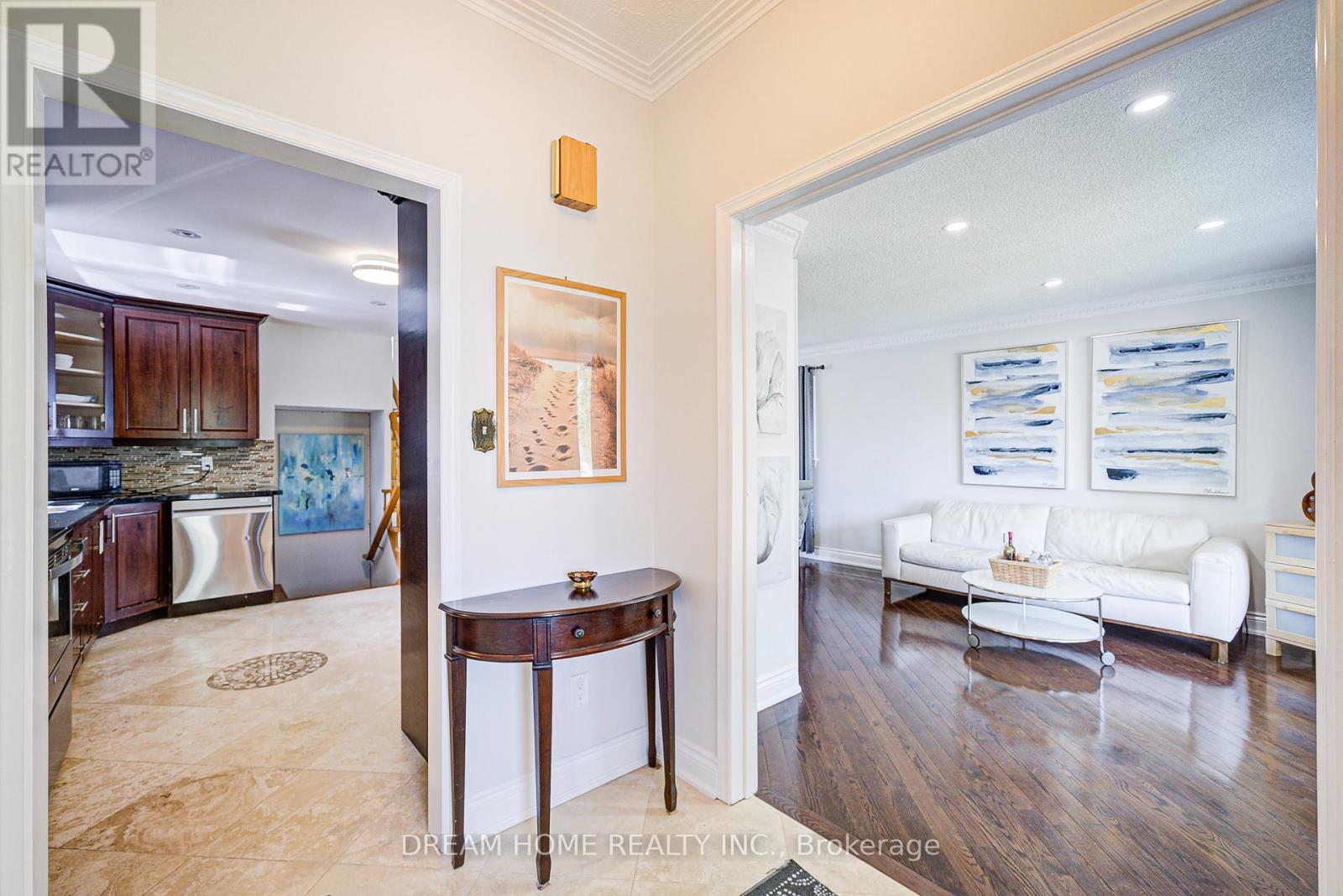 98 Weldrick Road W, Richmond Hill, Ontario  L4C 3T8 - Photo 5 - N12588788