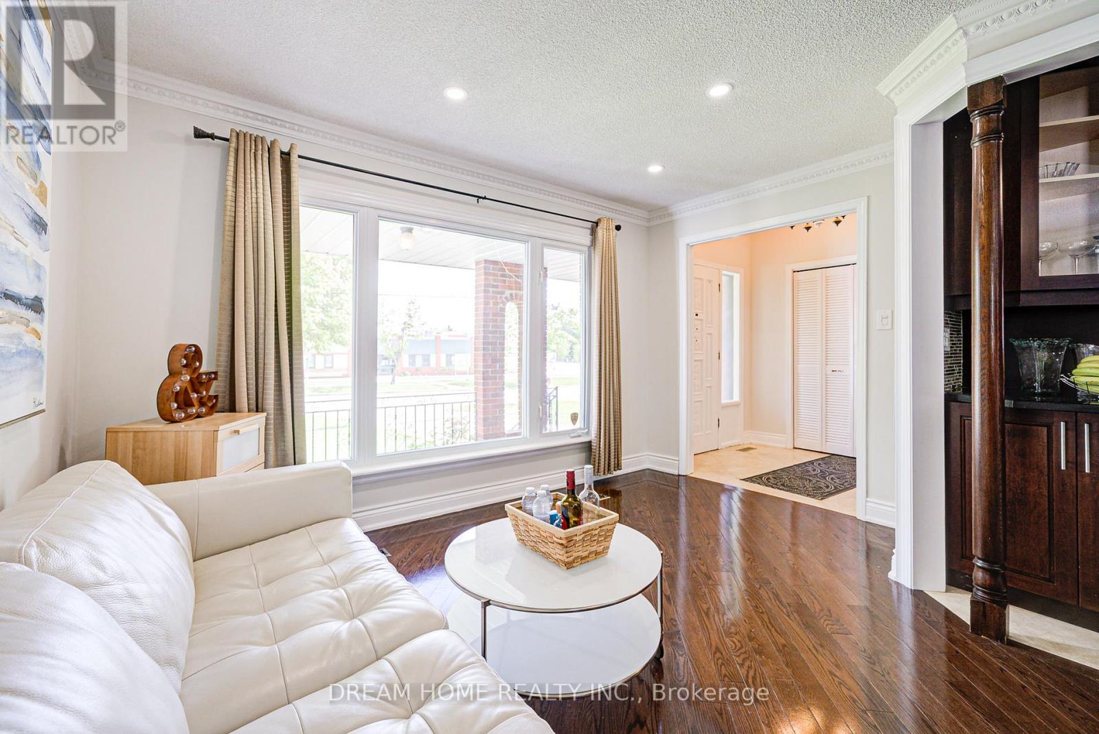 98 Weldrick Road W, Richmond Hill, Ontario  L4C 3T8 - Photo 8 - N12588788