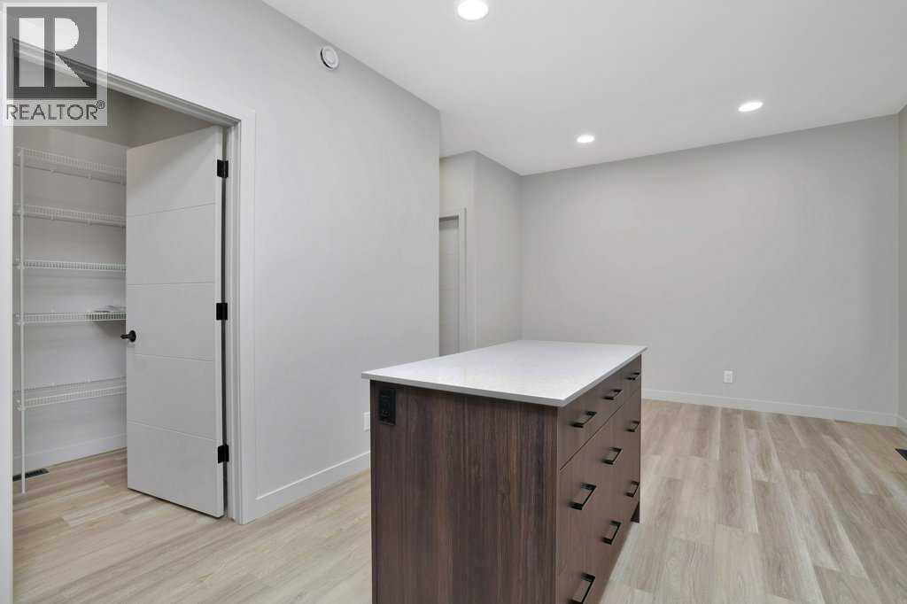 122 Gray Close, Sylvan Lake, Alberta  T4S 0W4 - Photo 5 - A2264243