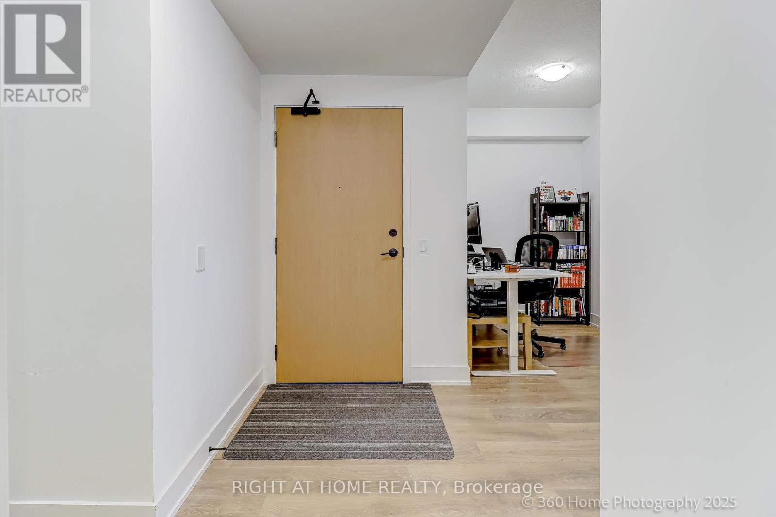 605 - 202 Burnhamthorpe Road E, Mississauga, Ontario  L5B 0A1 - Photo 13 - W12588774