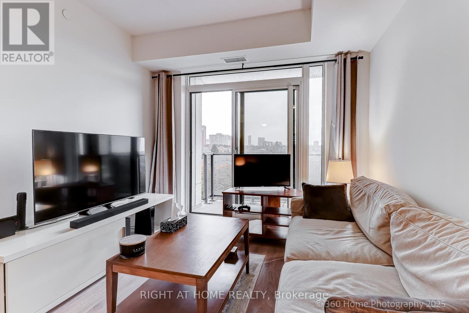 605 - 202 Burnhamthorpe Road E, Mississauga, Ontario  L5B 0A1 - Photo 16 - W12588774