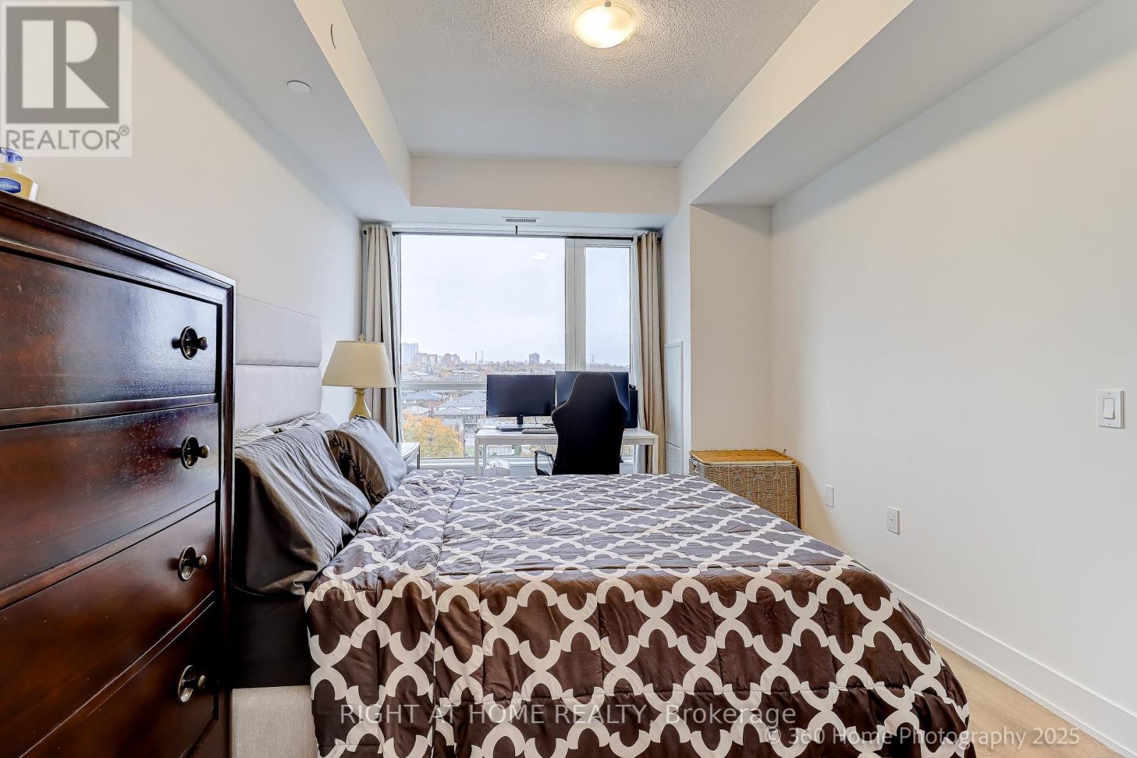 605 - 202 Burnhamthorpe Road E, Mississauga, Ontario  L5B 0A1 - Photo 18 - W12588774