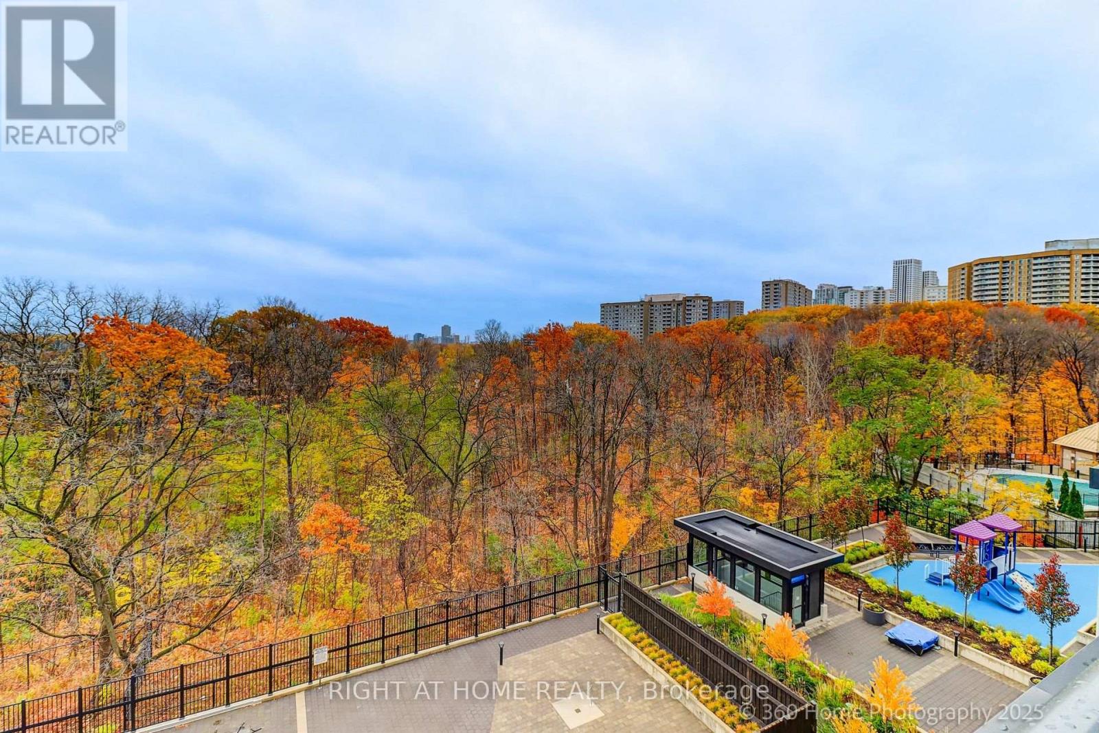 605 - 202 Burnhamthorpe Road E, Mississauga, Ontario  L5B 0A1 - Photo 28 - W12588774