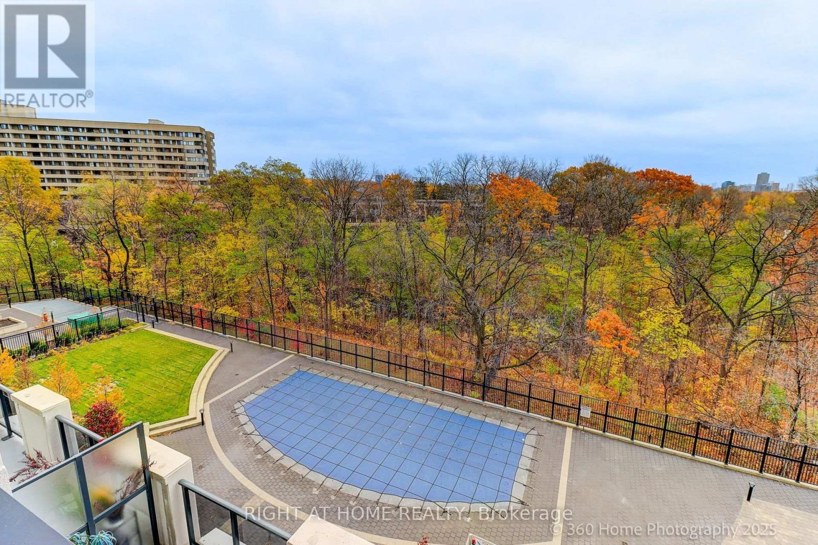 605 - 202 Burnhamthorpe Road E, Mississauga, Ontario  L5B 0A1 - Photo 29 - W12588774