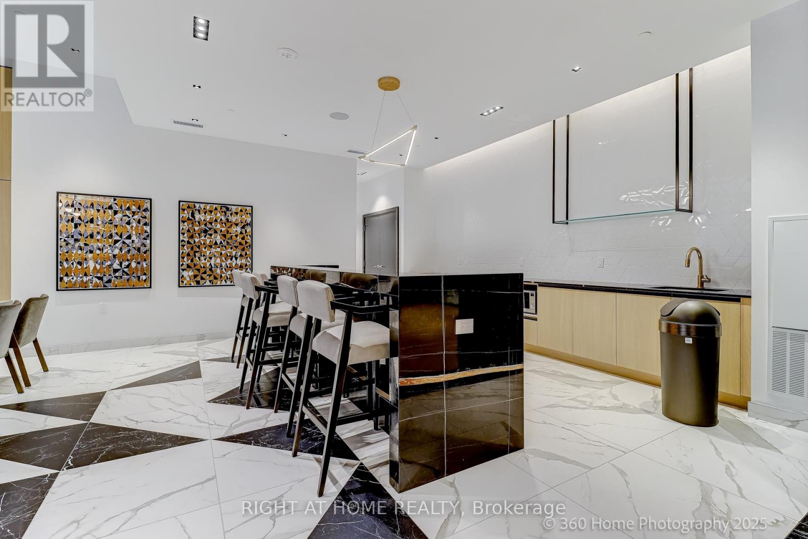 605 - 202 Burnhamthorpe Road E, Mississauga, Ontario  L5B 0A1 - Photo 33 - W12588774