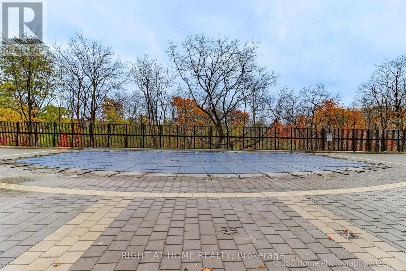 605 - 202 Burnhamthorpe Road E, Mississauga, Ontario  L5B 0A1 - Photo 40 - W12588774