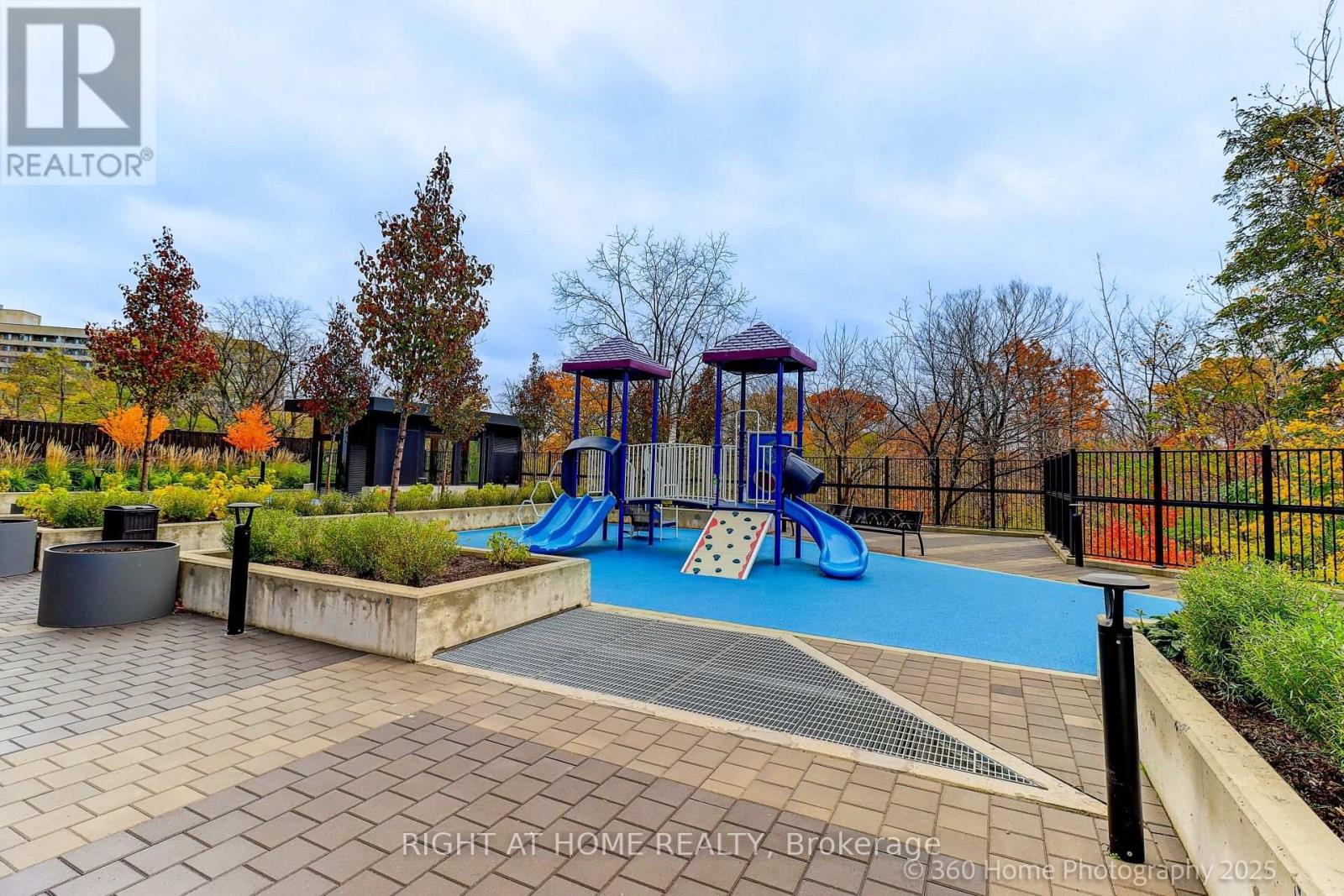 605 - 202 Burnhamthorpe Road E, Mississauga, Ontario  L5B 0A1 - Photo 42 - W12588774