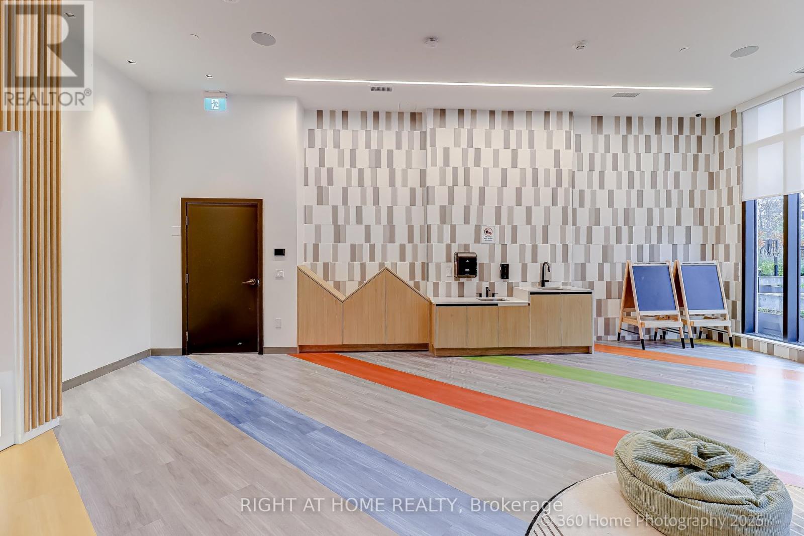 605 - 202 Burnhamthorpe Road E, Mississauga, Ontario  L5B 0A1 - Photo 45 - W12588774