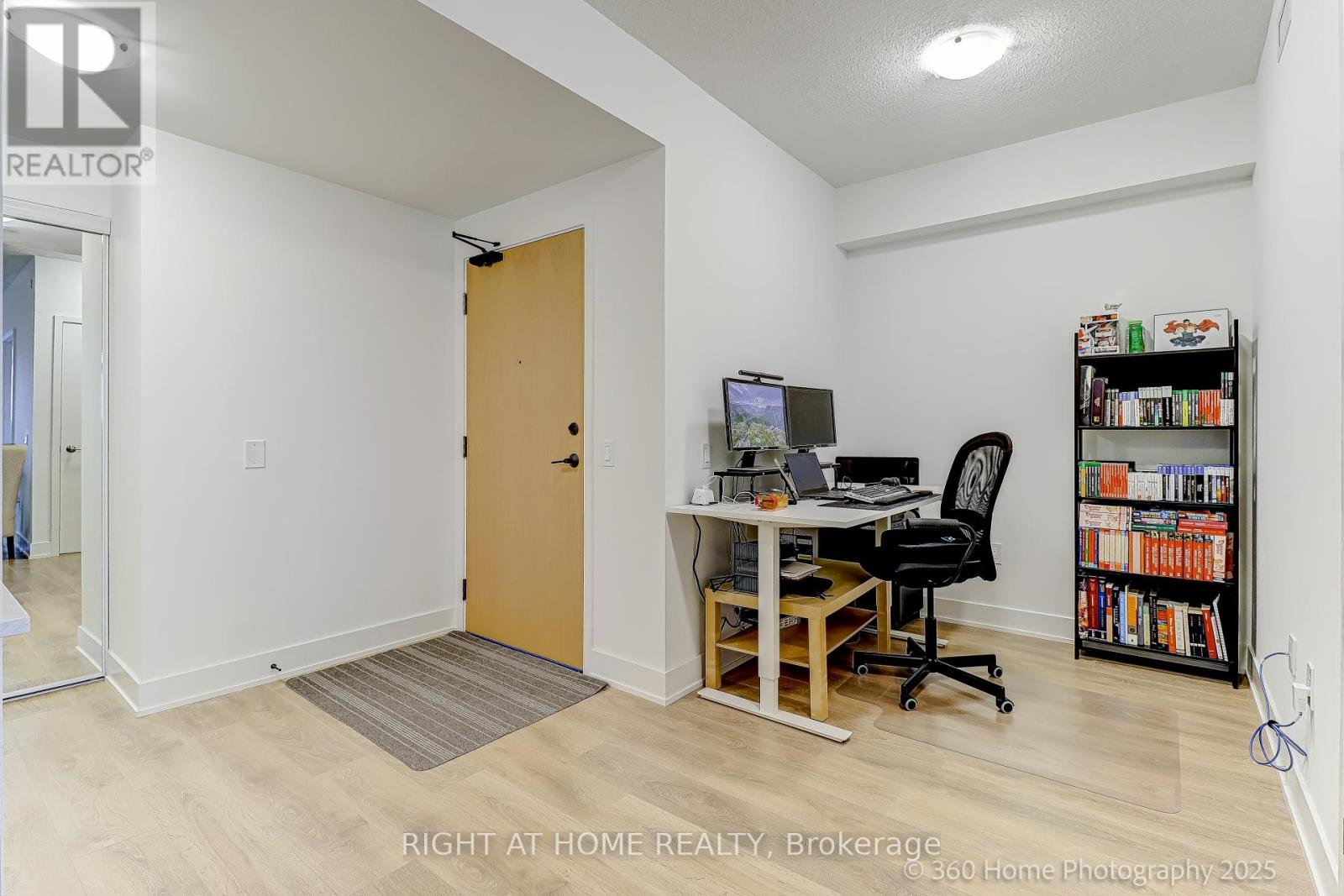 605 - 202 Burnhamthorpe Road E, Mississauga, Ontario  L5B 0A1 - Photo 7 - W12588774