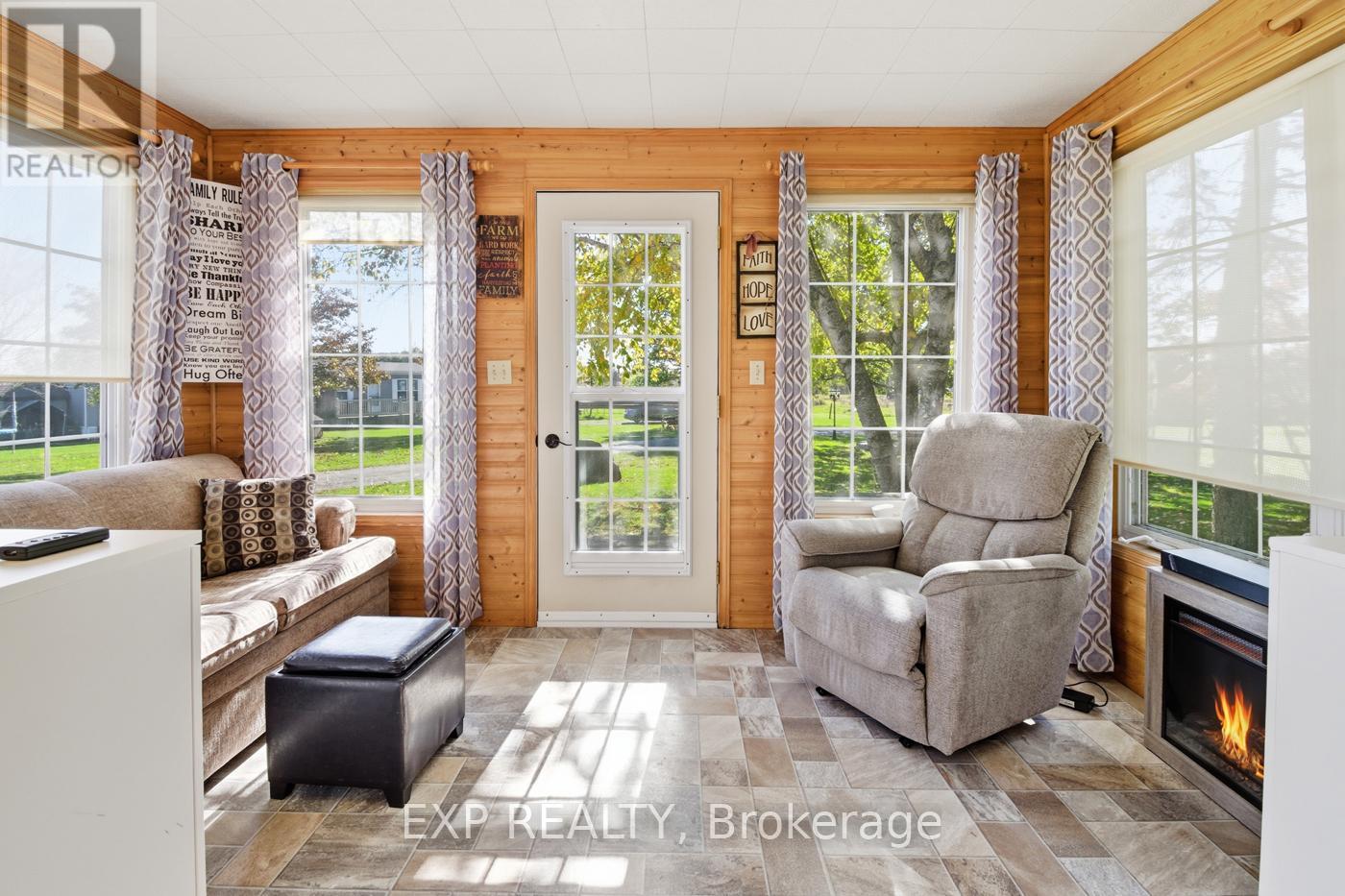 9043 Ridge Road, Niagara Falls, Ontario  L3B 5N7 - Photo 47 - X12504300